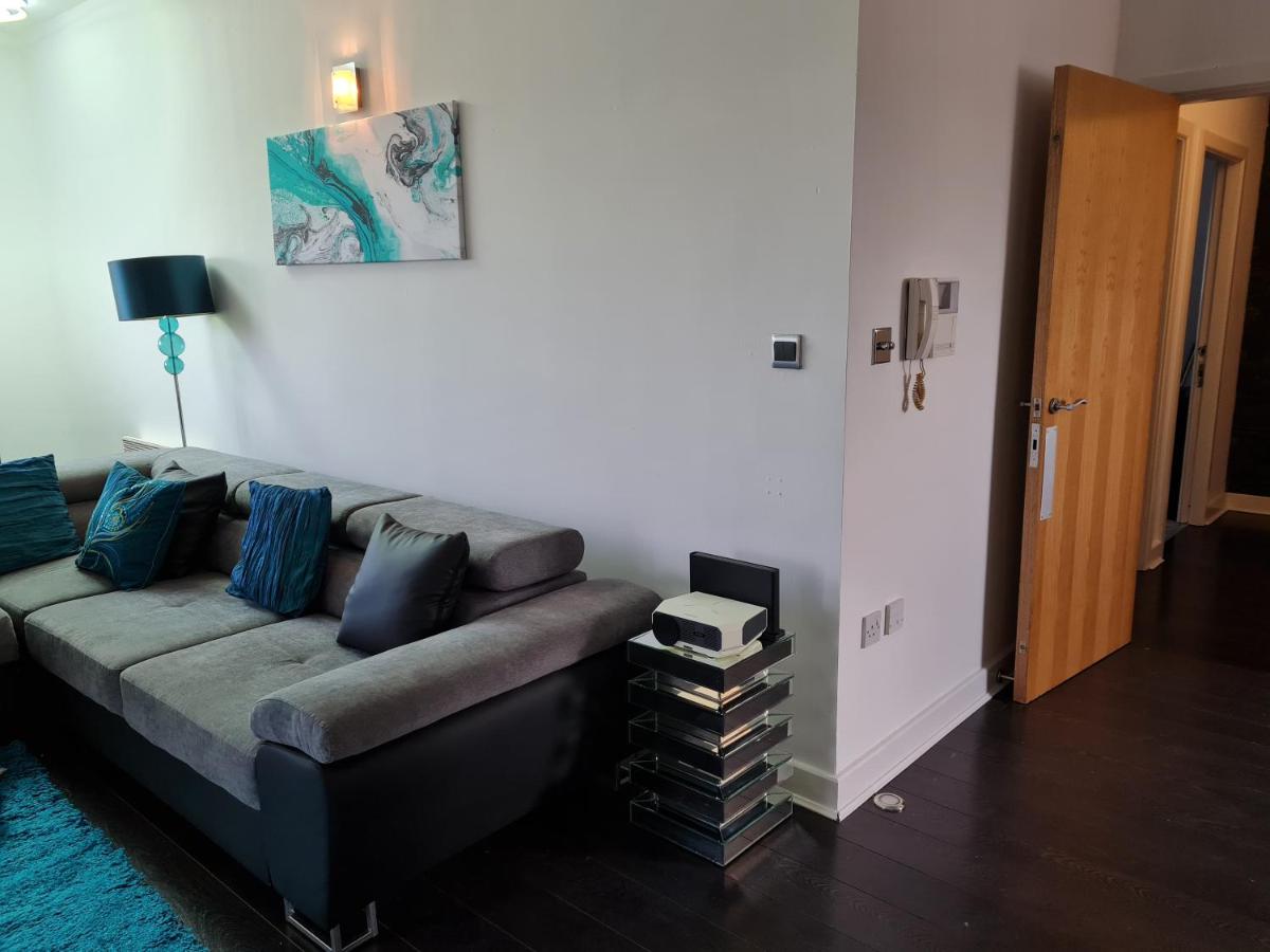 Stockton Heights, Warrington, Centrally Located Between Town Centre and Stockton Heath, High Speed Wifi, Cozy Stay view 2
