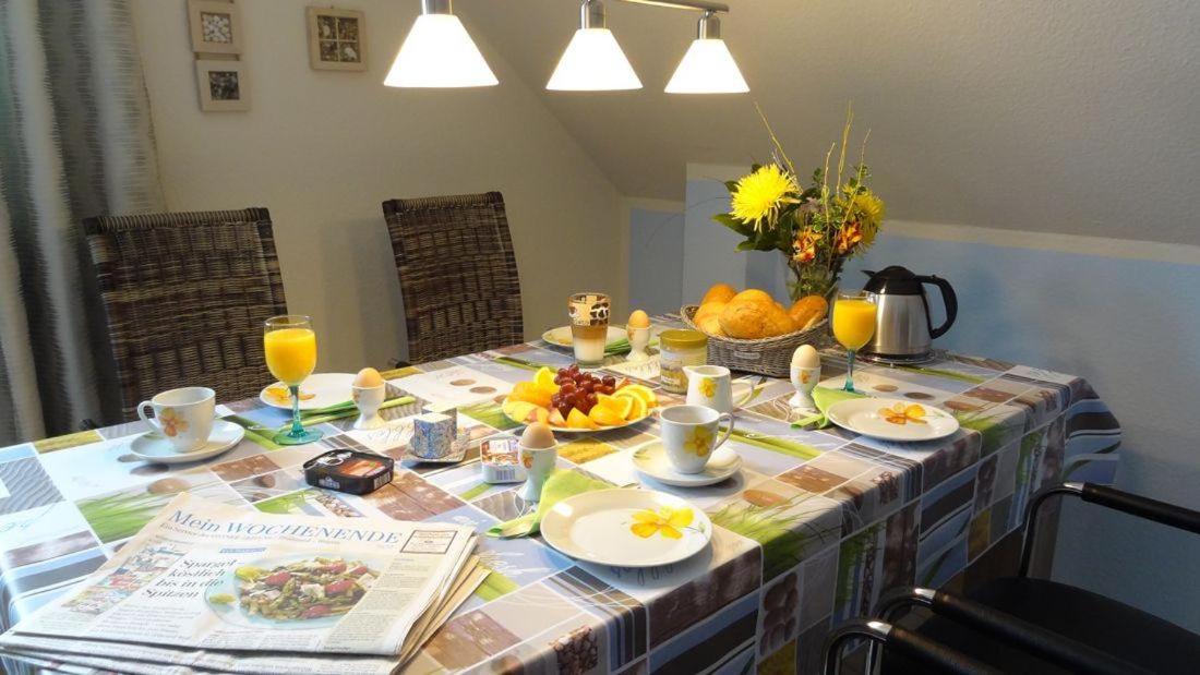 Ferienwohnung Emmely en Binz — dining