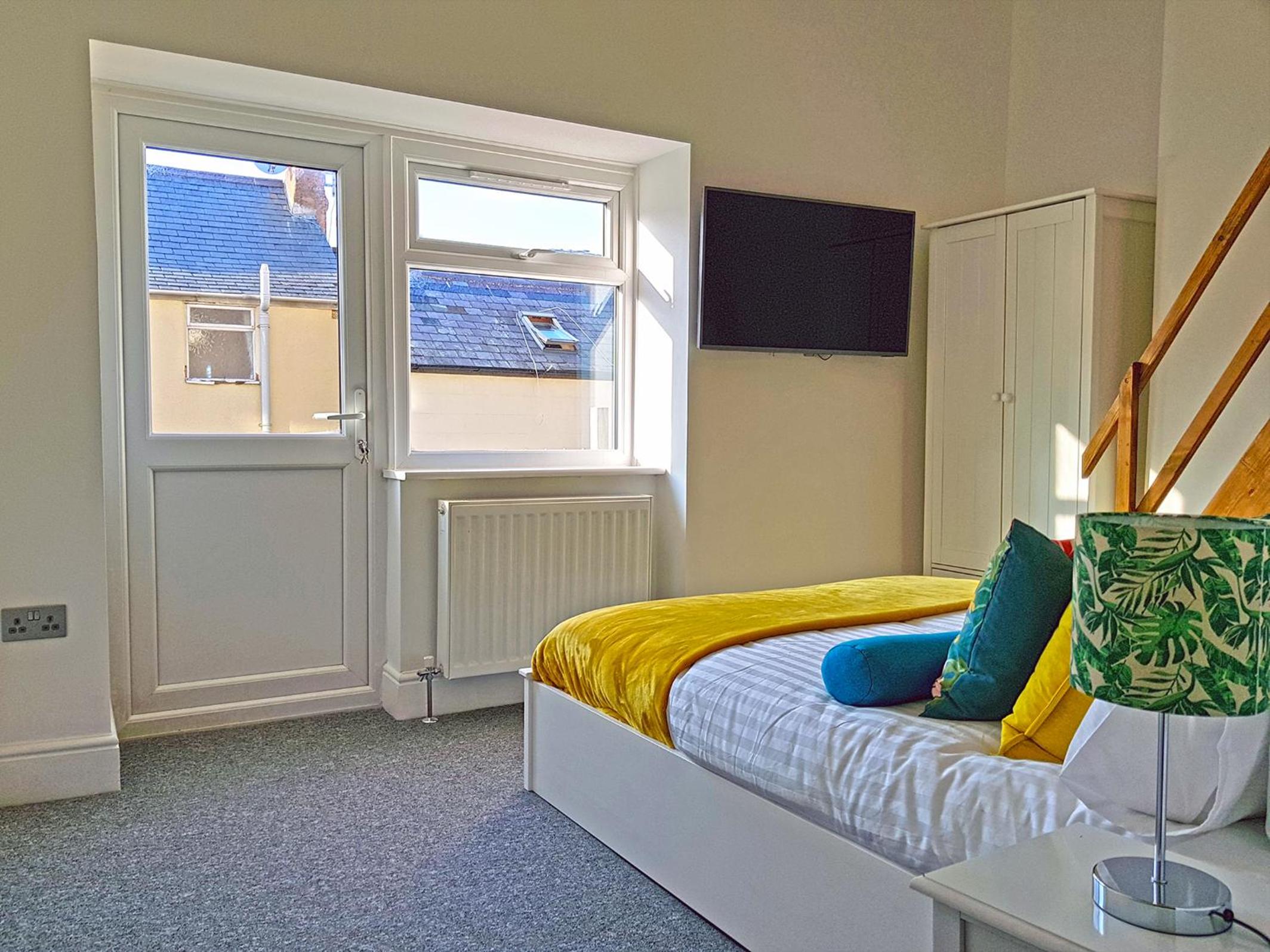 Sea Coast Apartment by Seaside Llandudno view 4