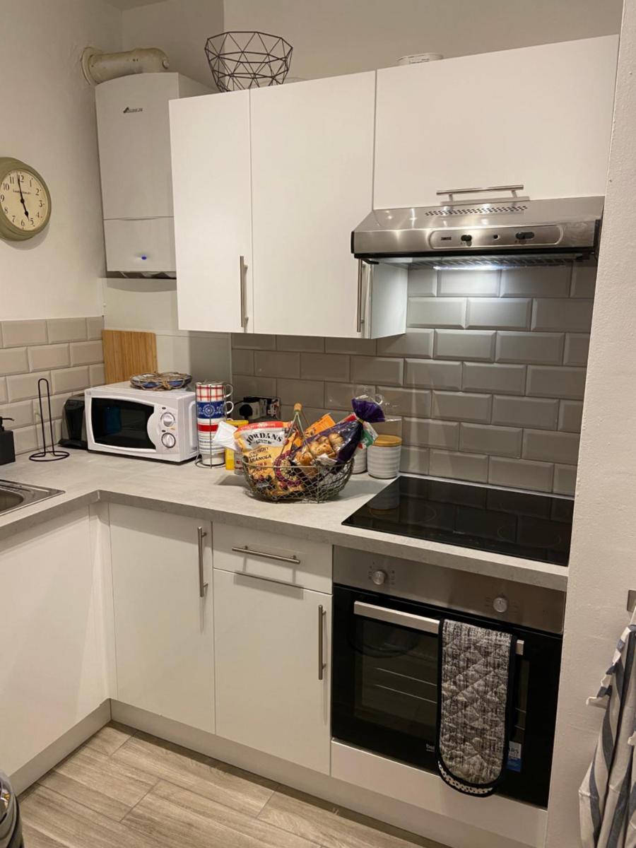 Centrally located, comfortable apartment near Station, Beach and North Laines view 3