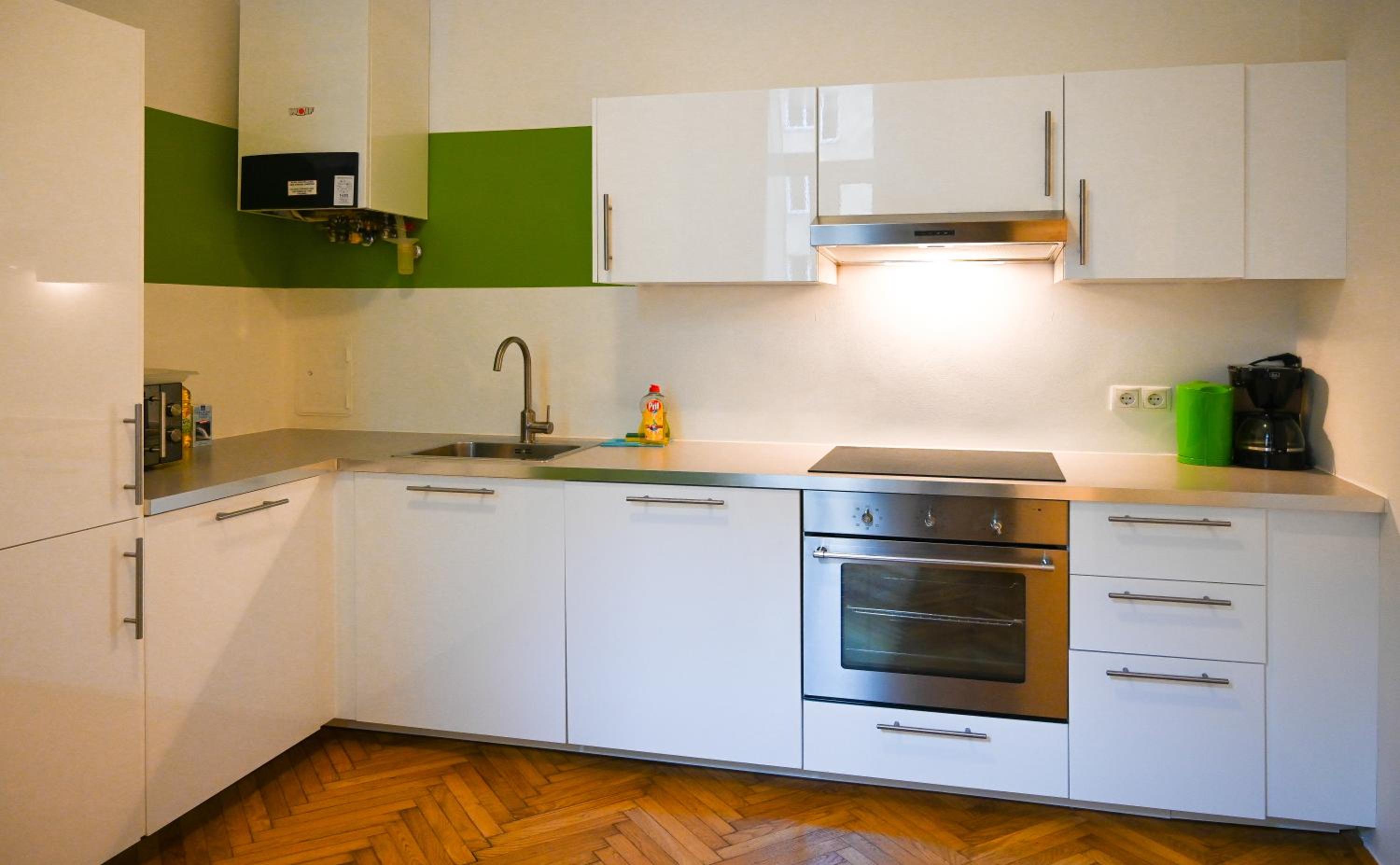Spacious Apartment for 4 near Ringstrasse & Metro U2