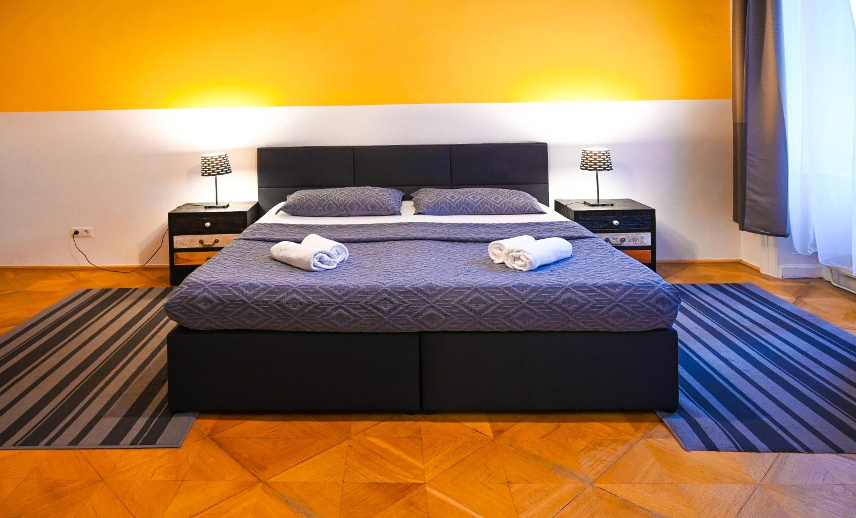 Spacious Apartment for 4 near Ringstrasse & Metro U2