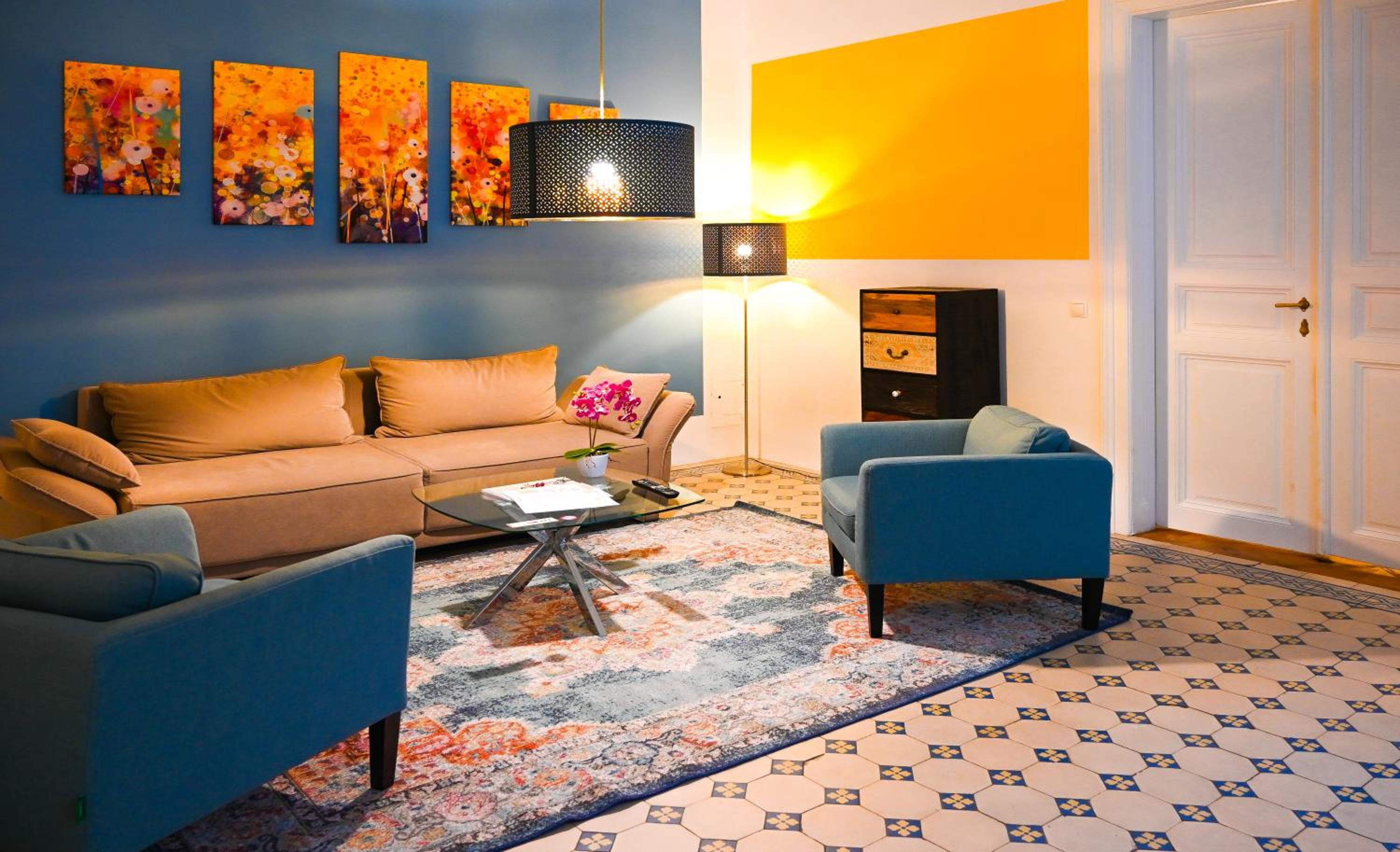 Spacious Apartment for 4 near Ringstrasse & Metro U2