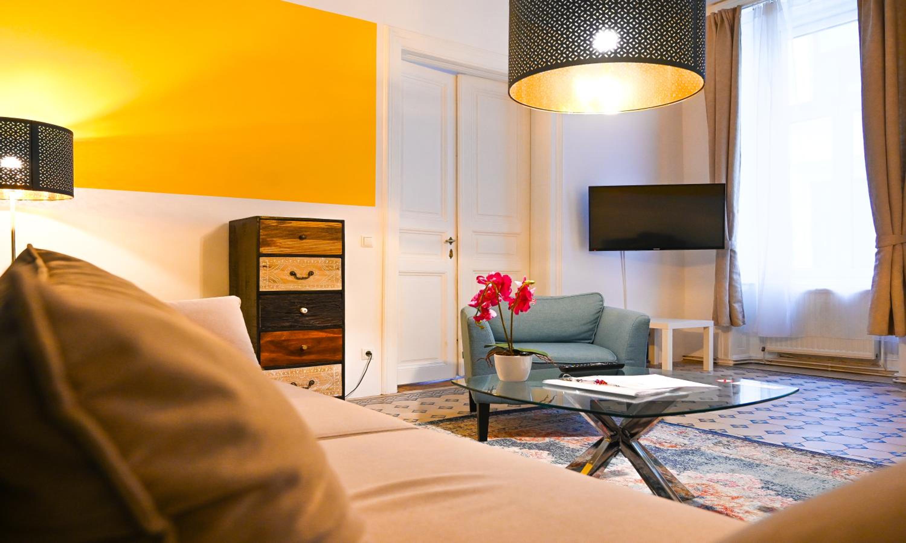 Spacious Apartment for 4 near Ringstrasse & Metro U2