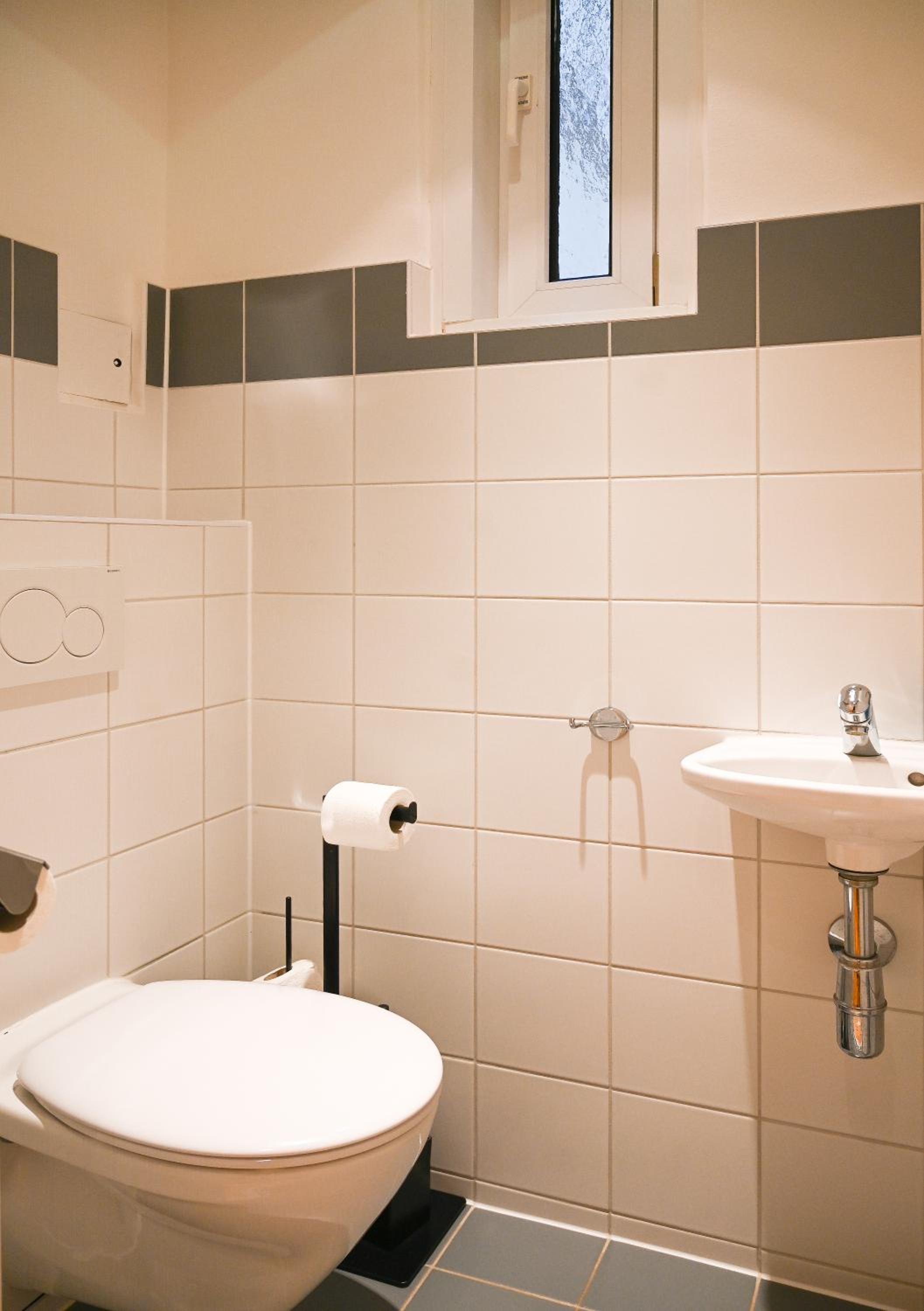 Spacious Apartment for 4 near Ringstrasse & Metro U2