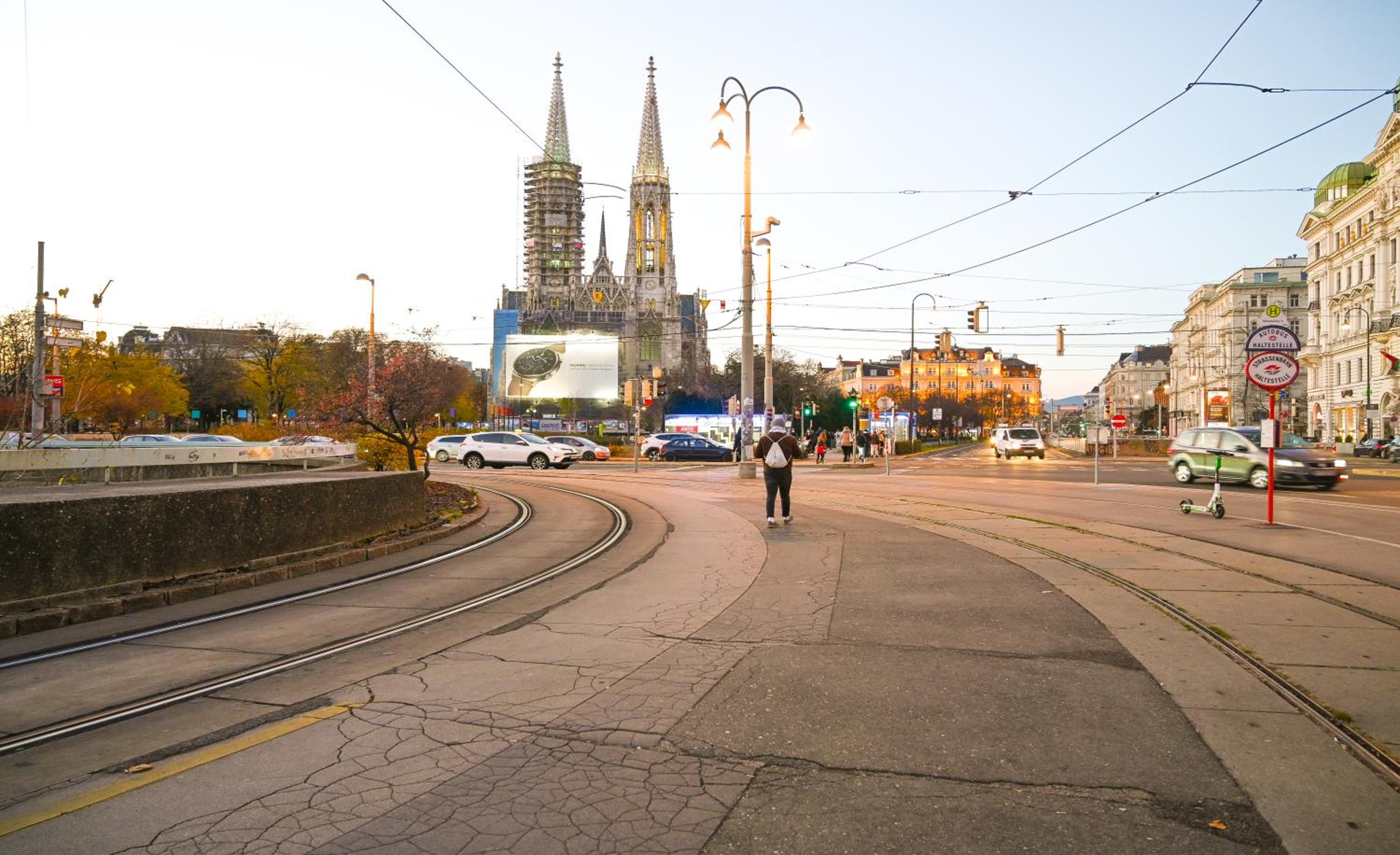 Spacious 2BR Apartment for 6 near Votivkirche & Metro U2