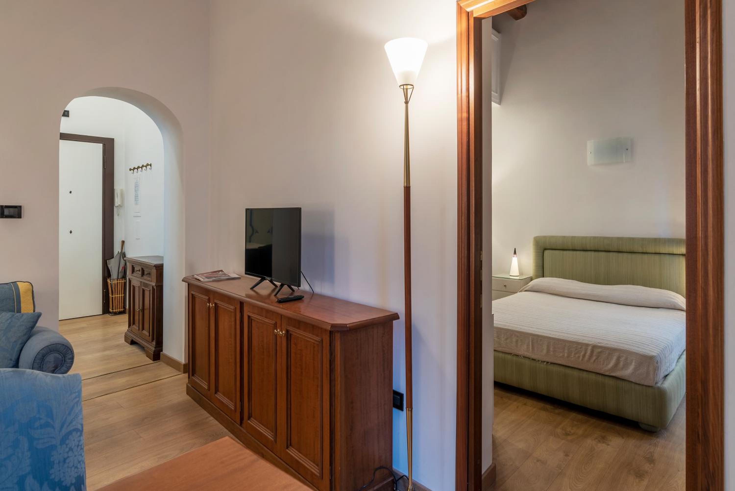 GuestHost - Piazza di Spagna Elegant Apartment