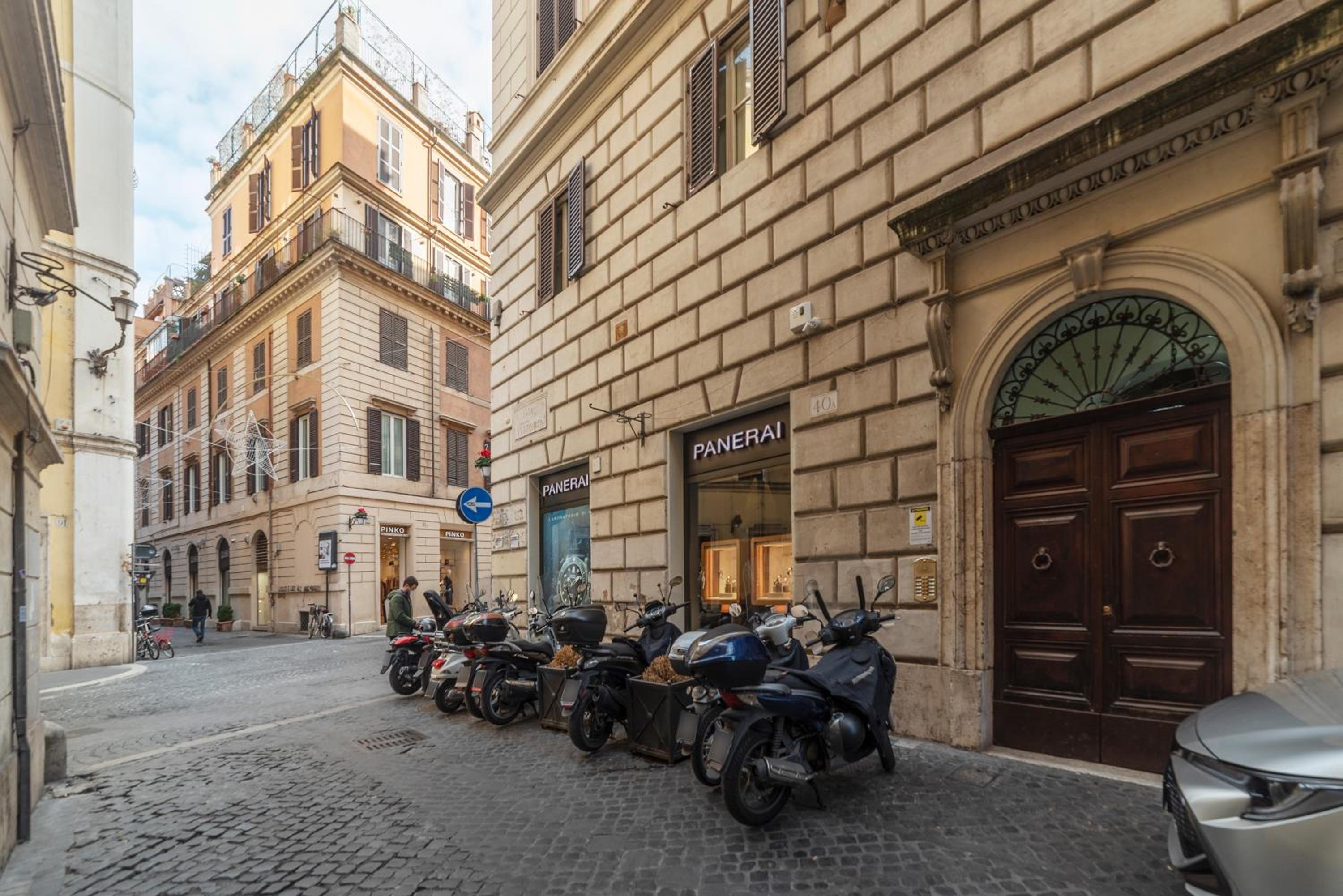 GuestHost - Piazza di Spagna Elegant Apartment