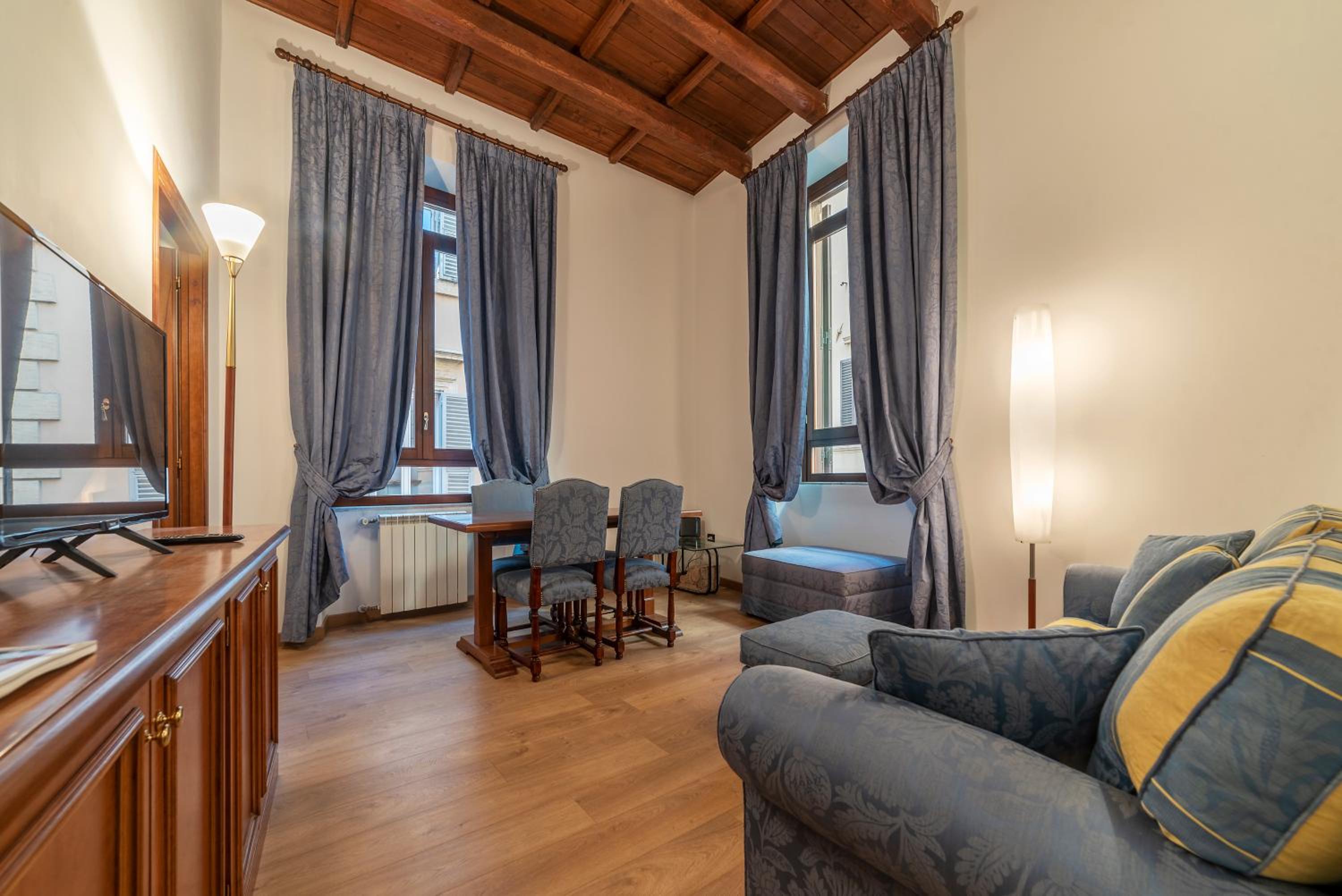 GuestHost - Piazza di Spagna Elegant Apartment