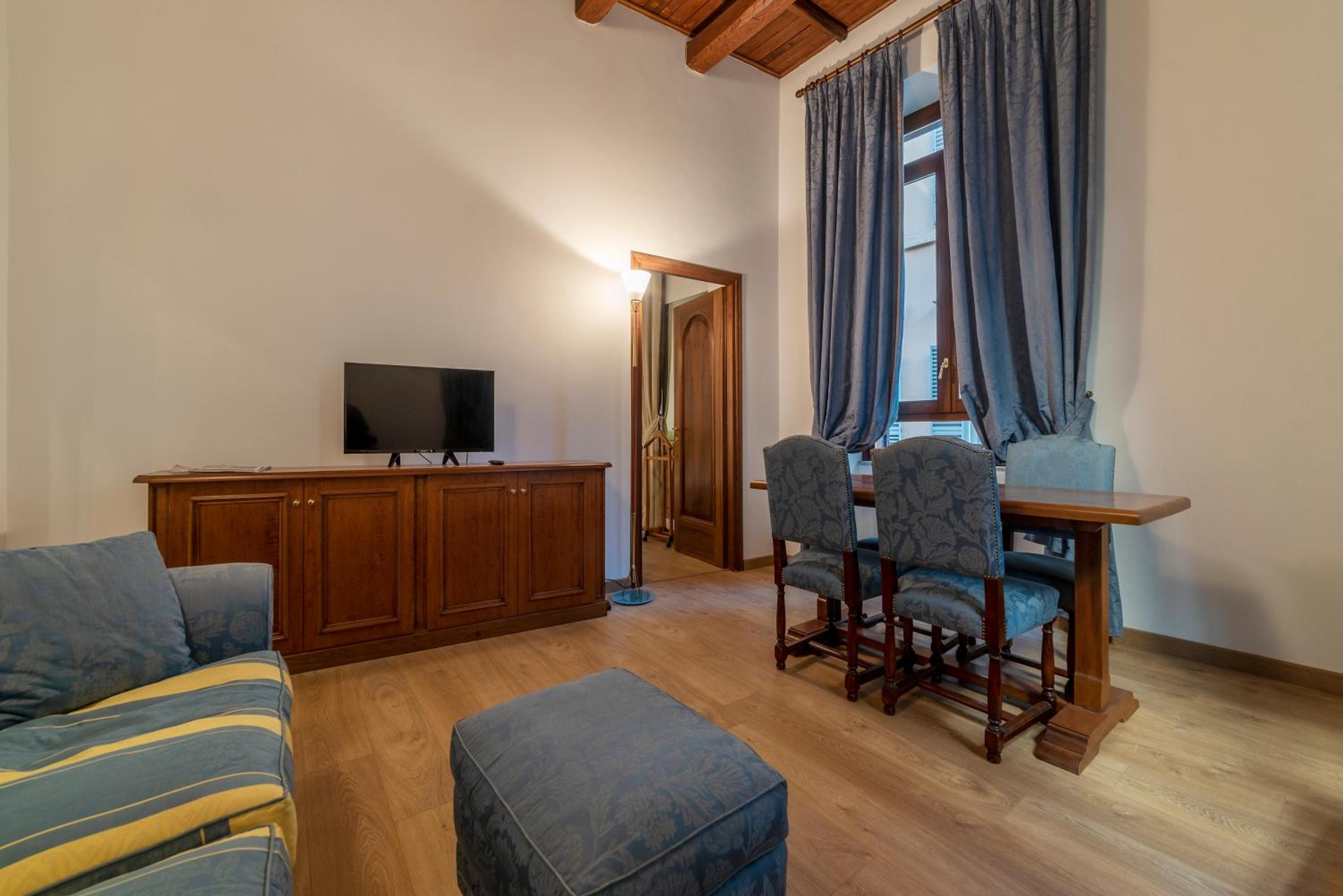 GuestHost - Piazza di Spagna Elegant Apartment