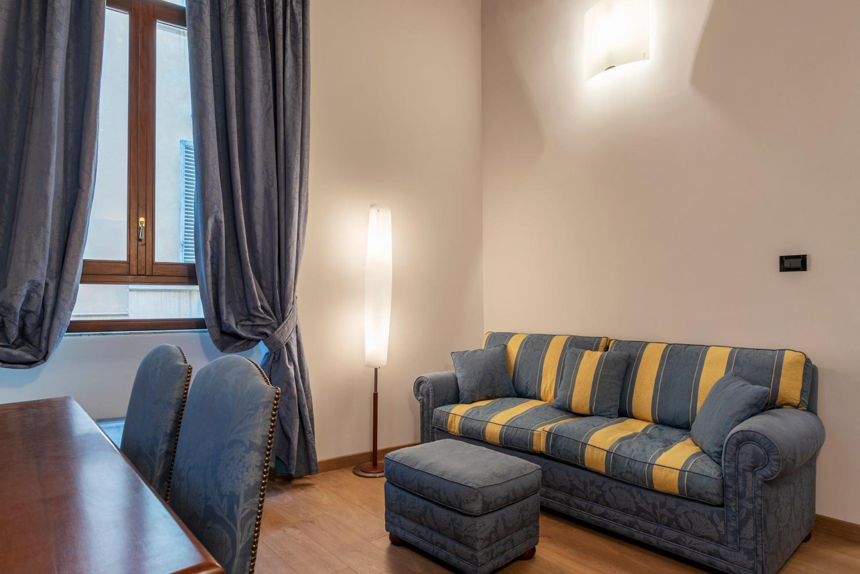 GuestHost - Piazza di Spagna Elegant Apartment