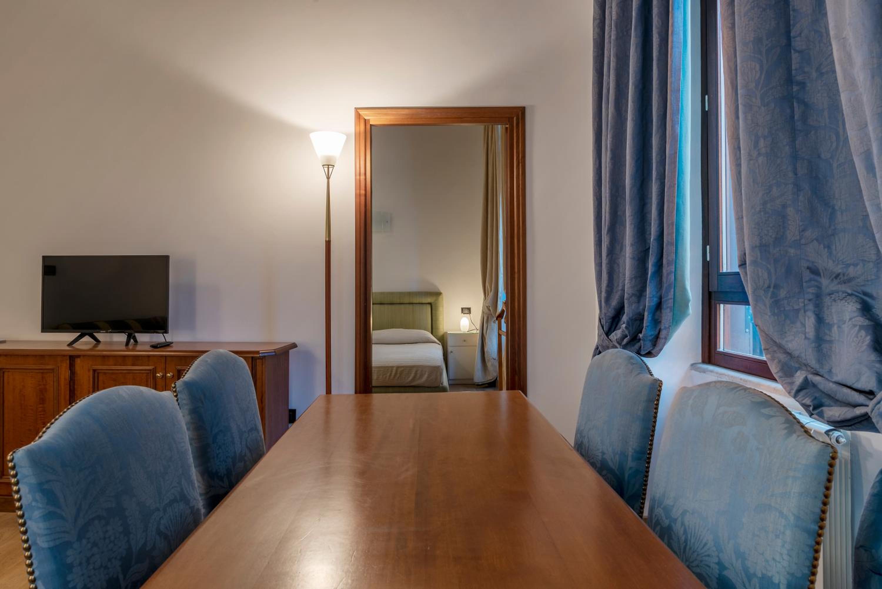 GuestHost - Piazza di Spagna Elegant Apartment