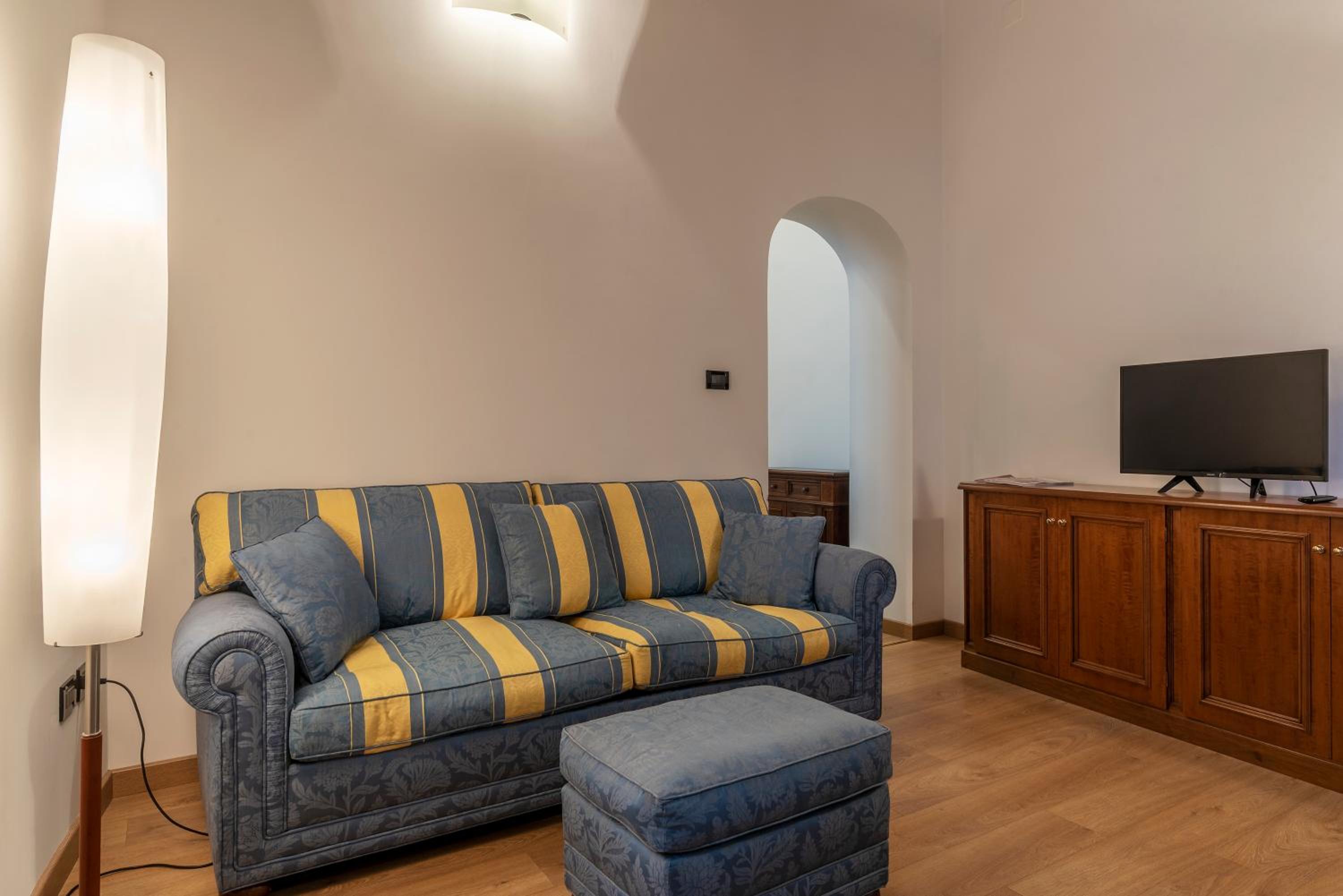 GuestHost - Piazza di Spagna Elegant Apartment