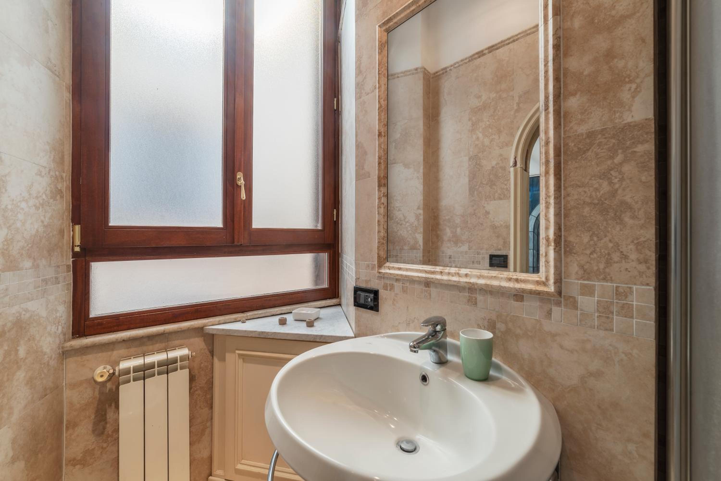 GuestHost - Piazza di Spagna Elegant Apartment