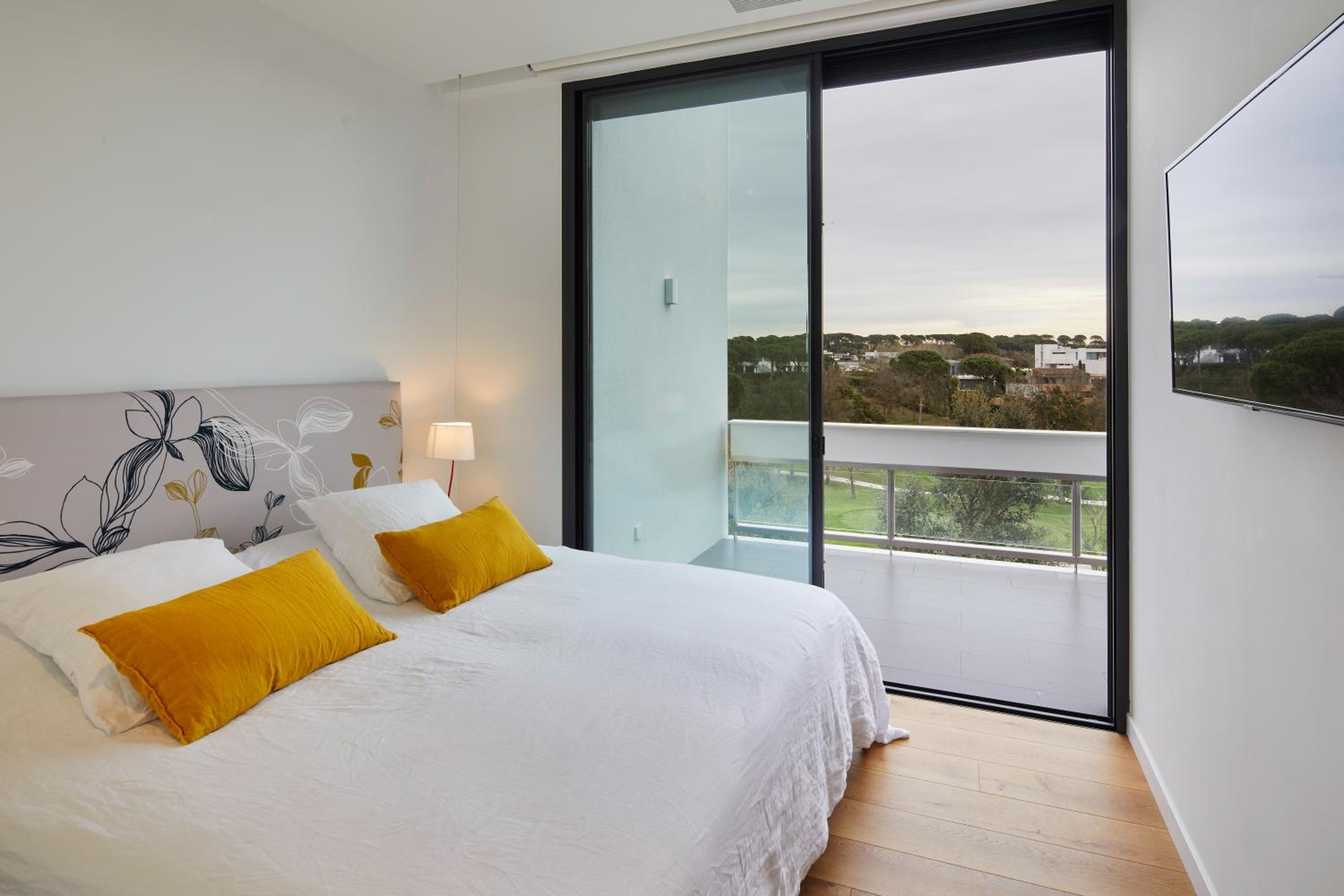 Holiday Rentals at Camiral, a Quinta do Lago Resort