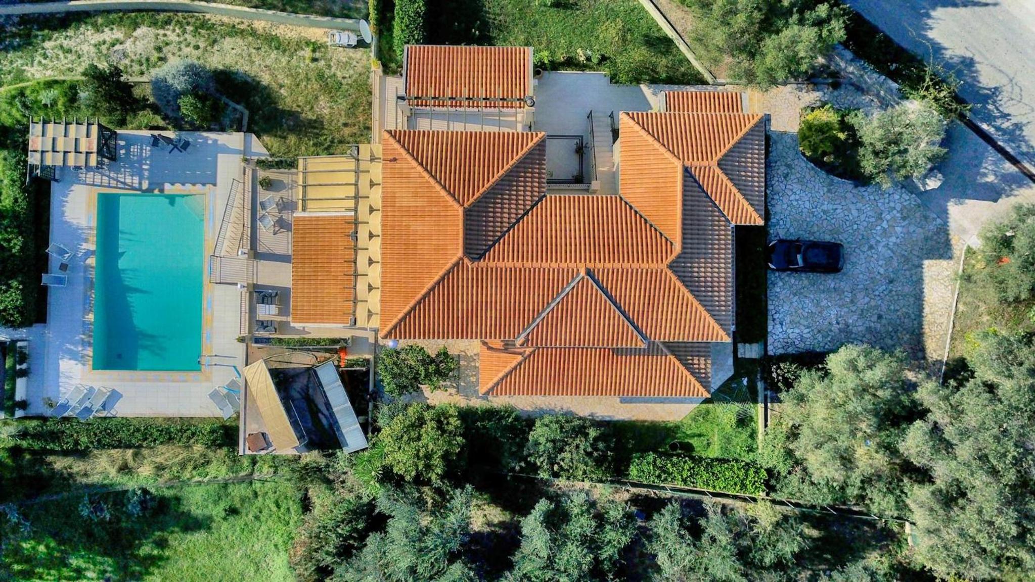 Spacious 4-Bedroom Villa with Private Pool and Stunning Sunset Views, 3 Minutes from the Beach view 3