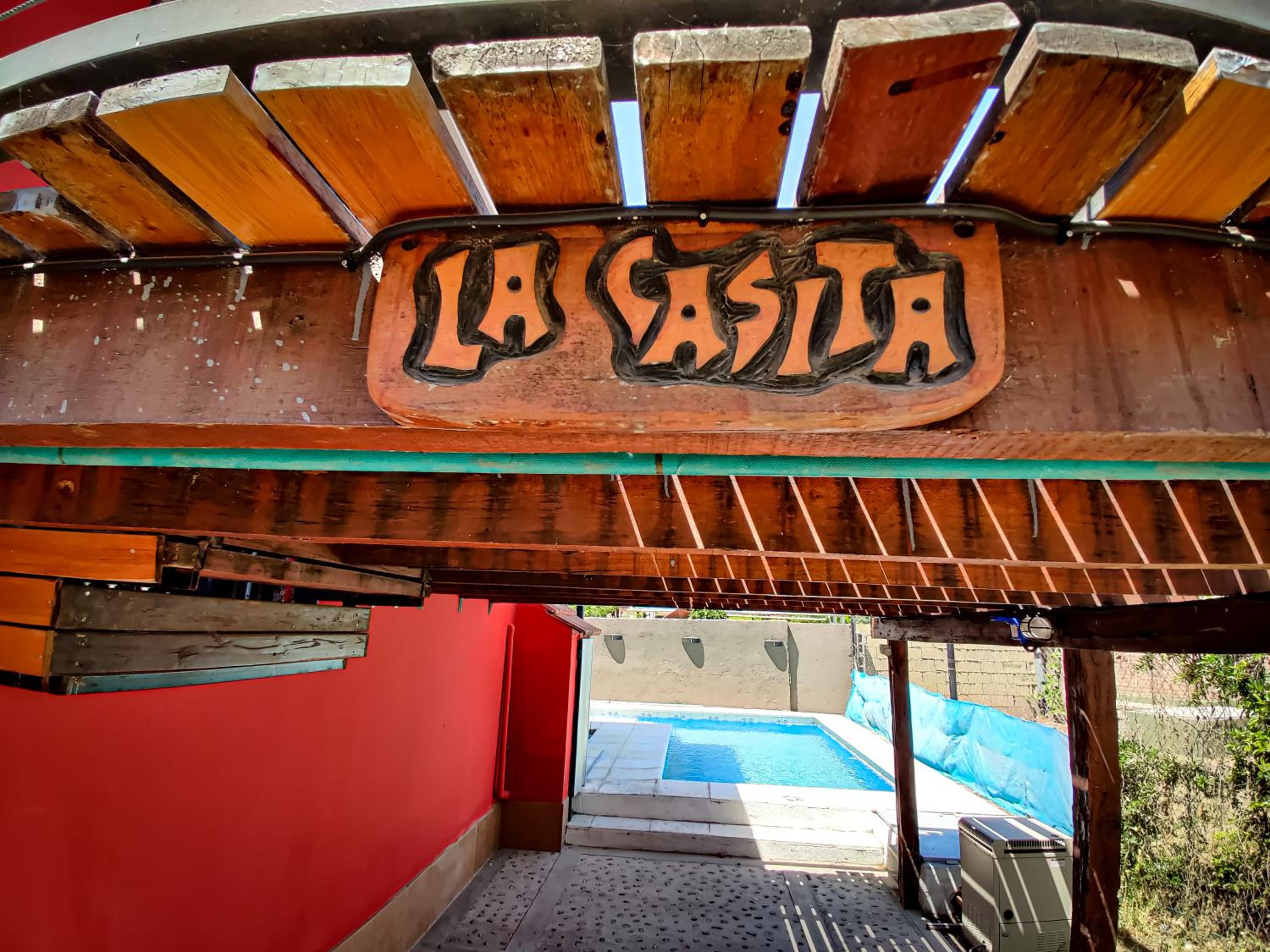 ViviSierras, Carlos Paz casa centro frente al lago, pileta climatizada, 4 dormitorios, 3 baños, quincho