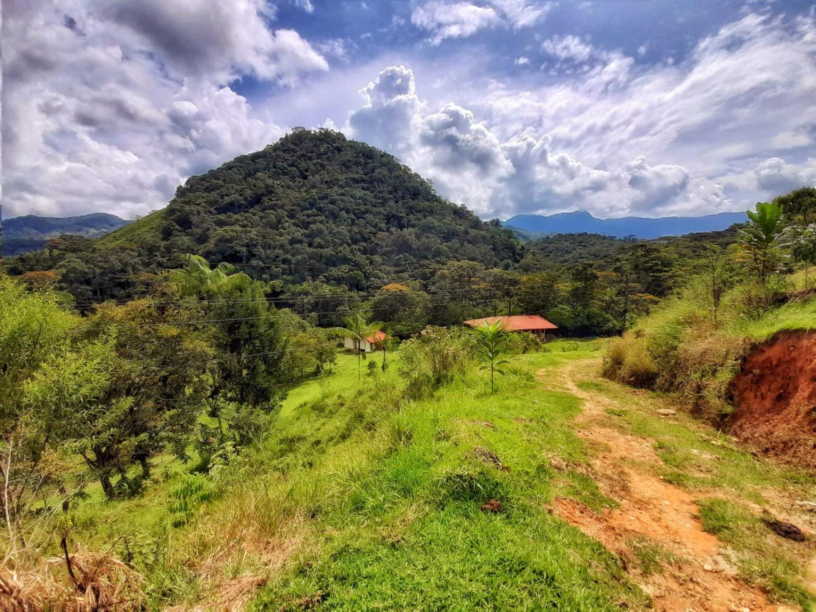La Perla Negra Eco-Lodge & Hostel