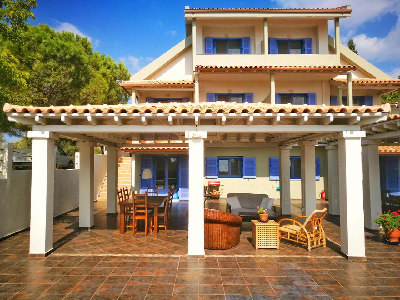 Olive Bay Hilltop Apartments Ammouliani view 4