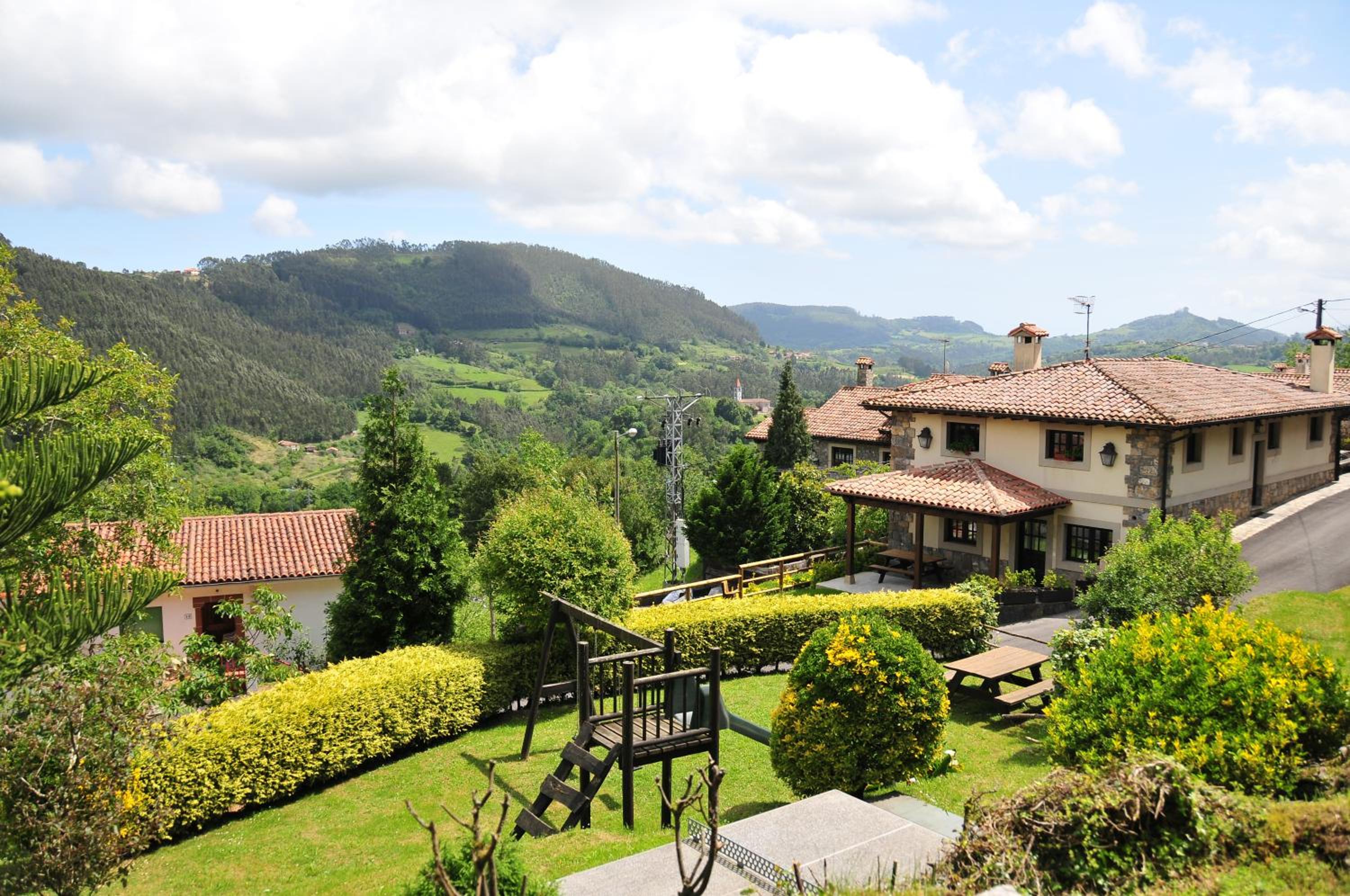 Casas Rurales El Llugarón view 3