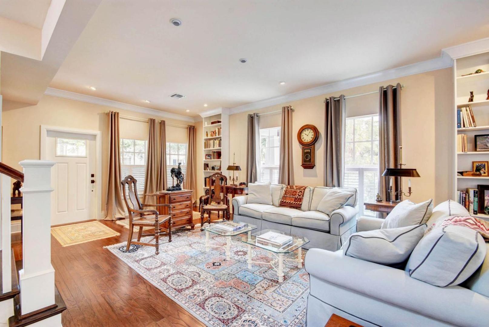 Grey Mist - Recharge in a Stylish Home Near Downtown view 4