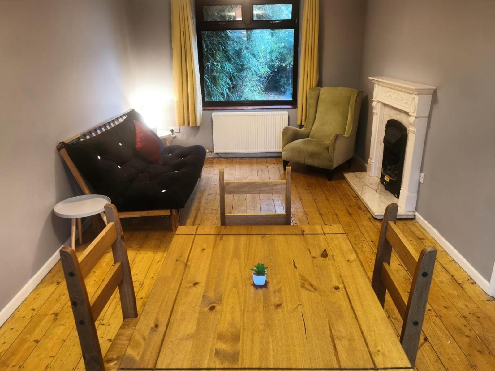 Self Contained 3 Bedroom House with Off Street Parking view 5