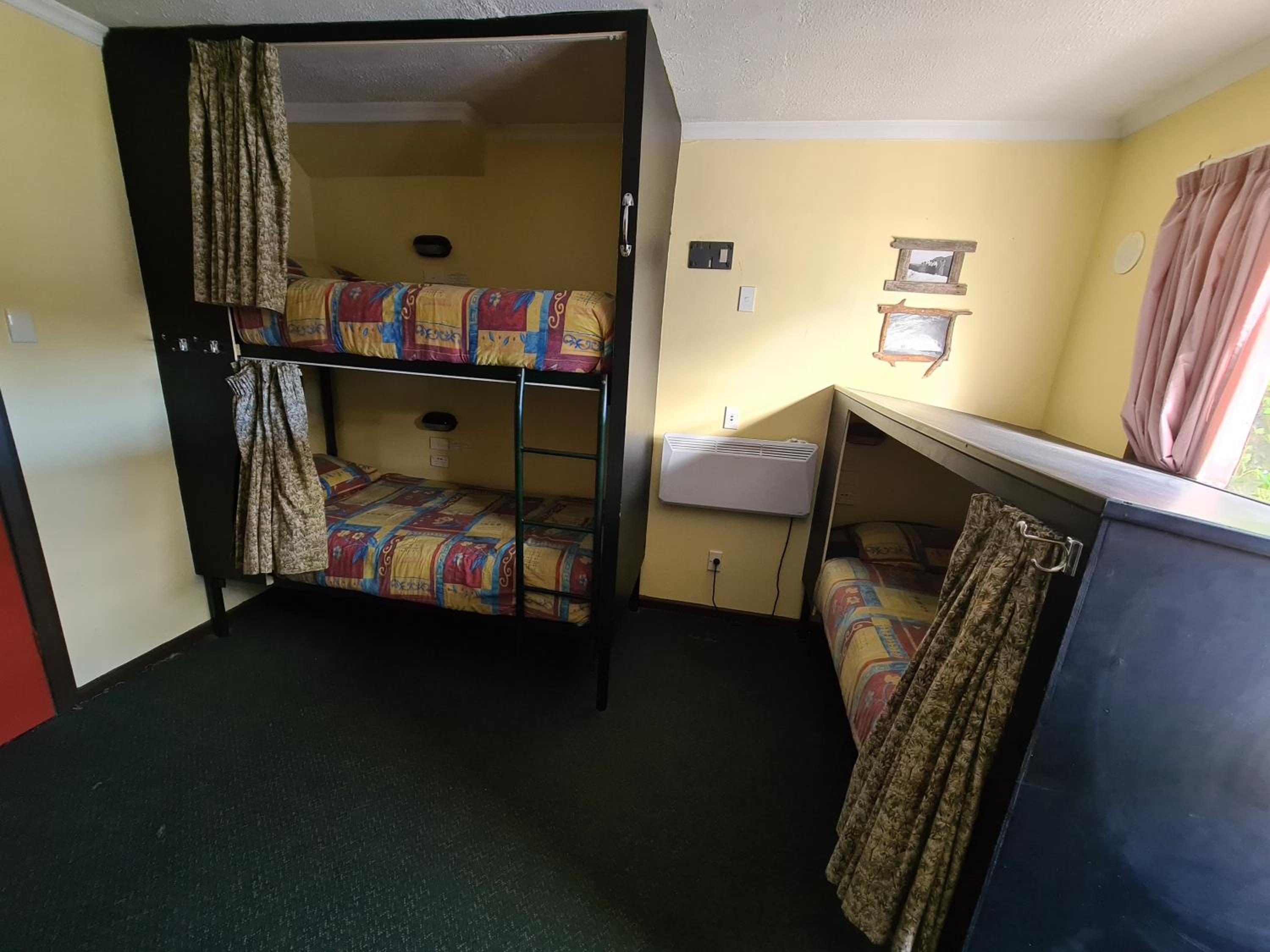 Chateau Backpackers & Motels view 4