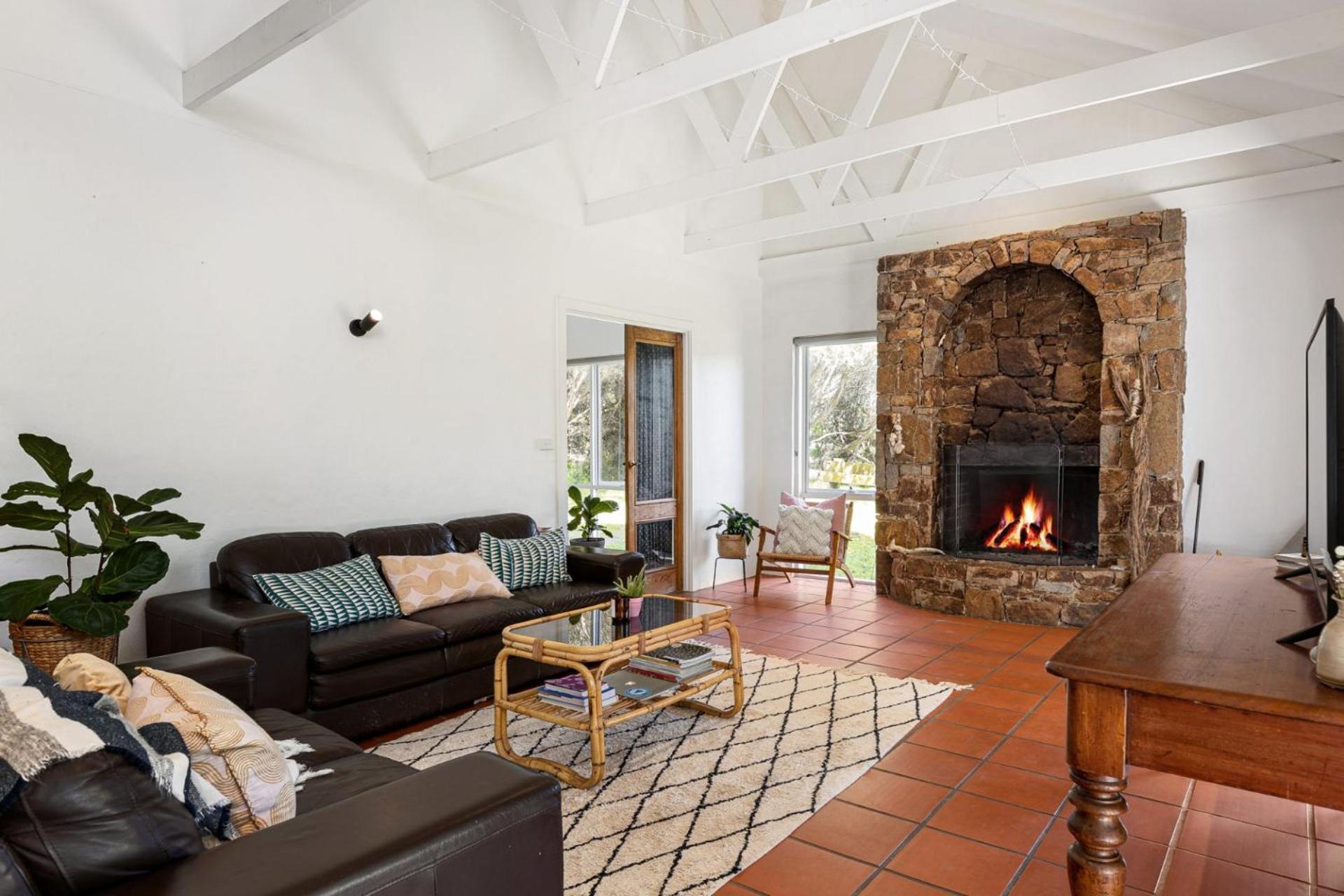 Tuscan style ocean beach escape on the Peninsula only 400m to beach