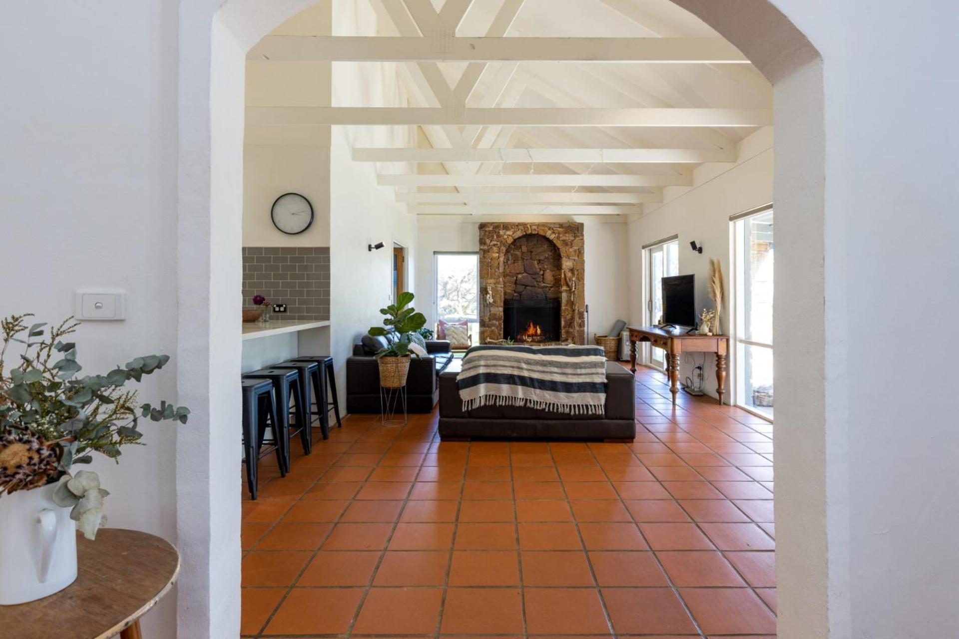 Tuscan style ocean beach escape on the Peninsula only 400m to beach