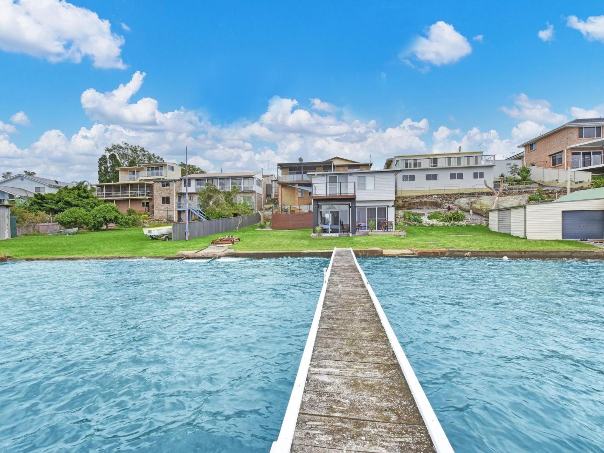 The Boat House Absolute Waterfront and Jetty
