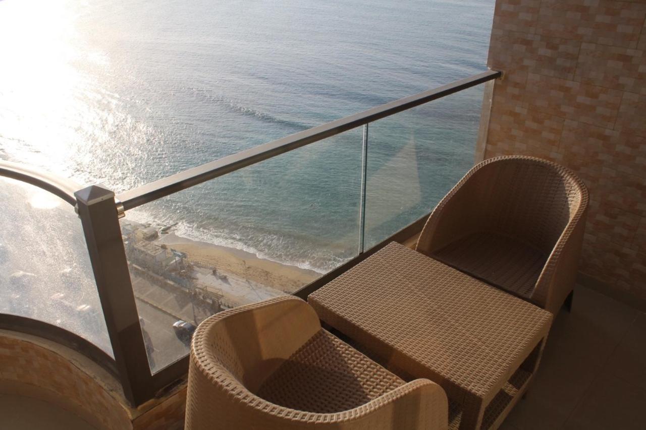 Wide Seaview 3-Bedroom Apartment view 5