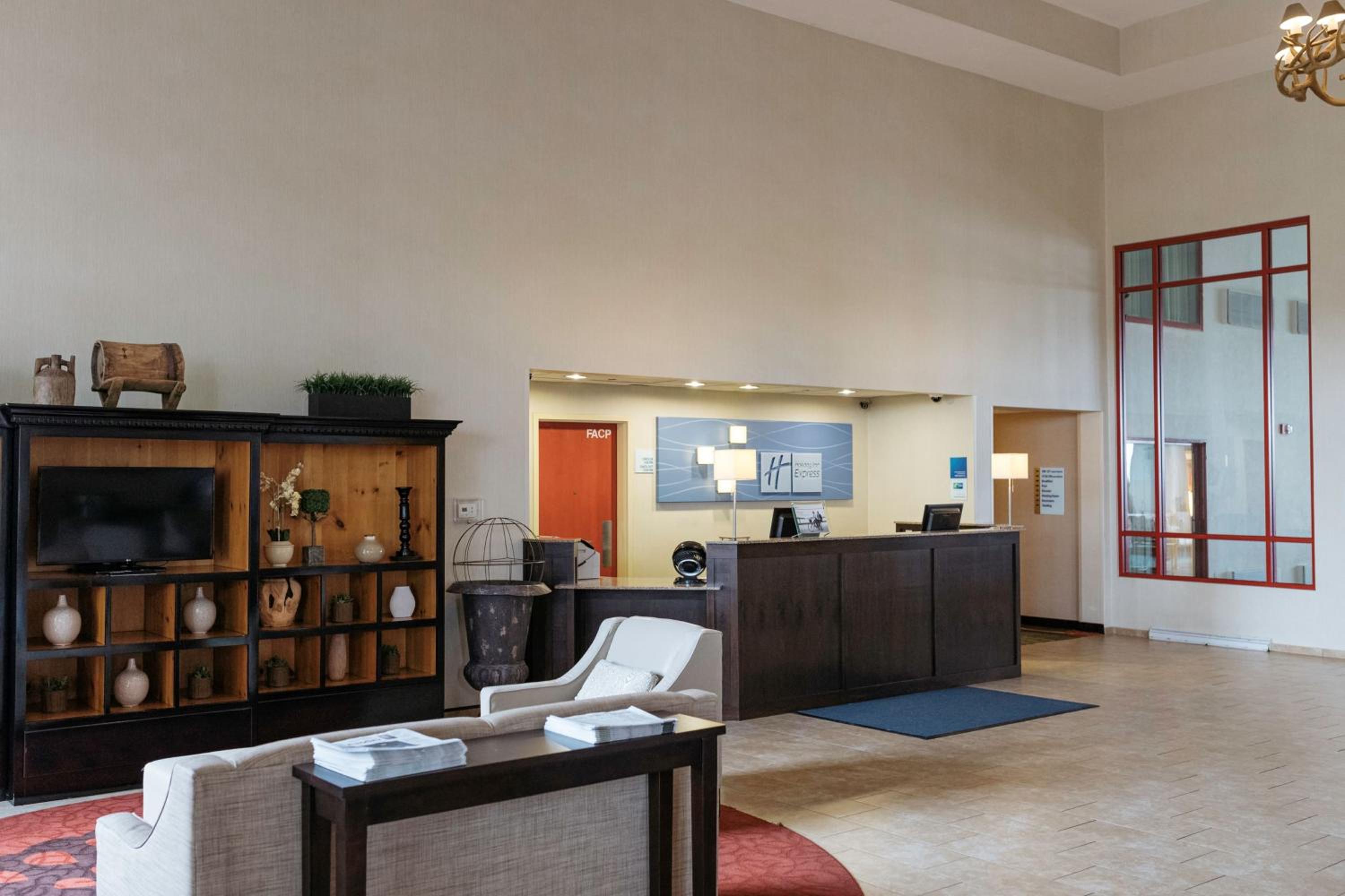 Holiday Inn Express  Suites - Olathe North, an IHG Hotel - Property Image 10