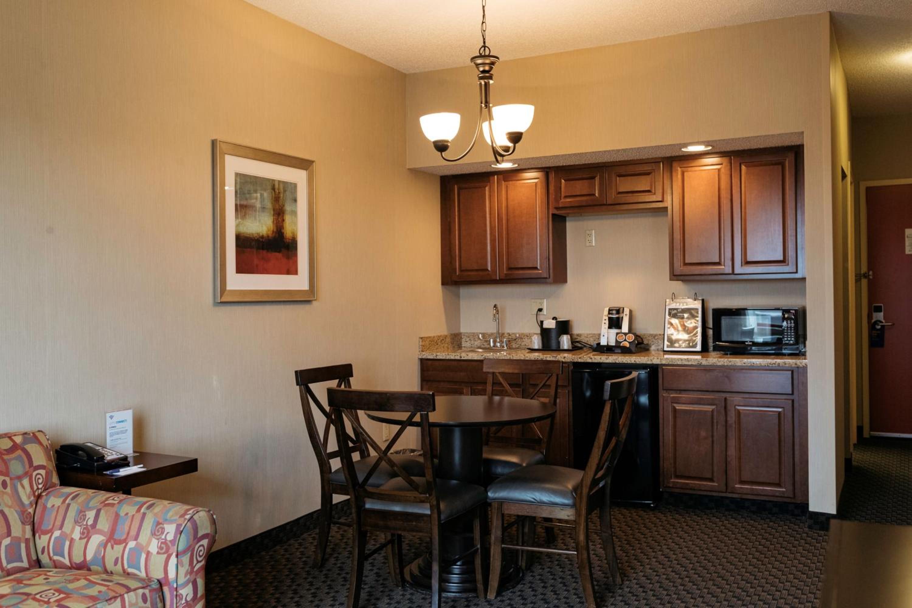 Holiday Inn Express  Suites - Olathe North, an IHG Hotel - Property Image 40