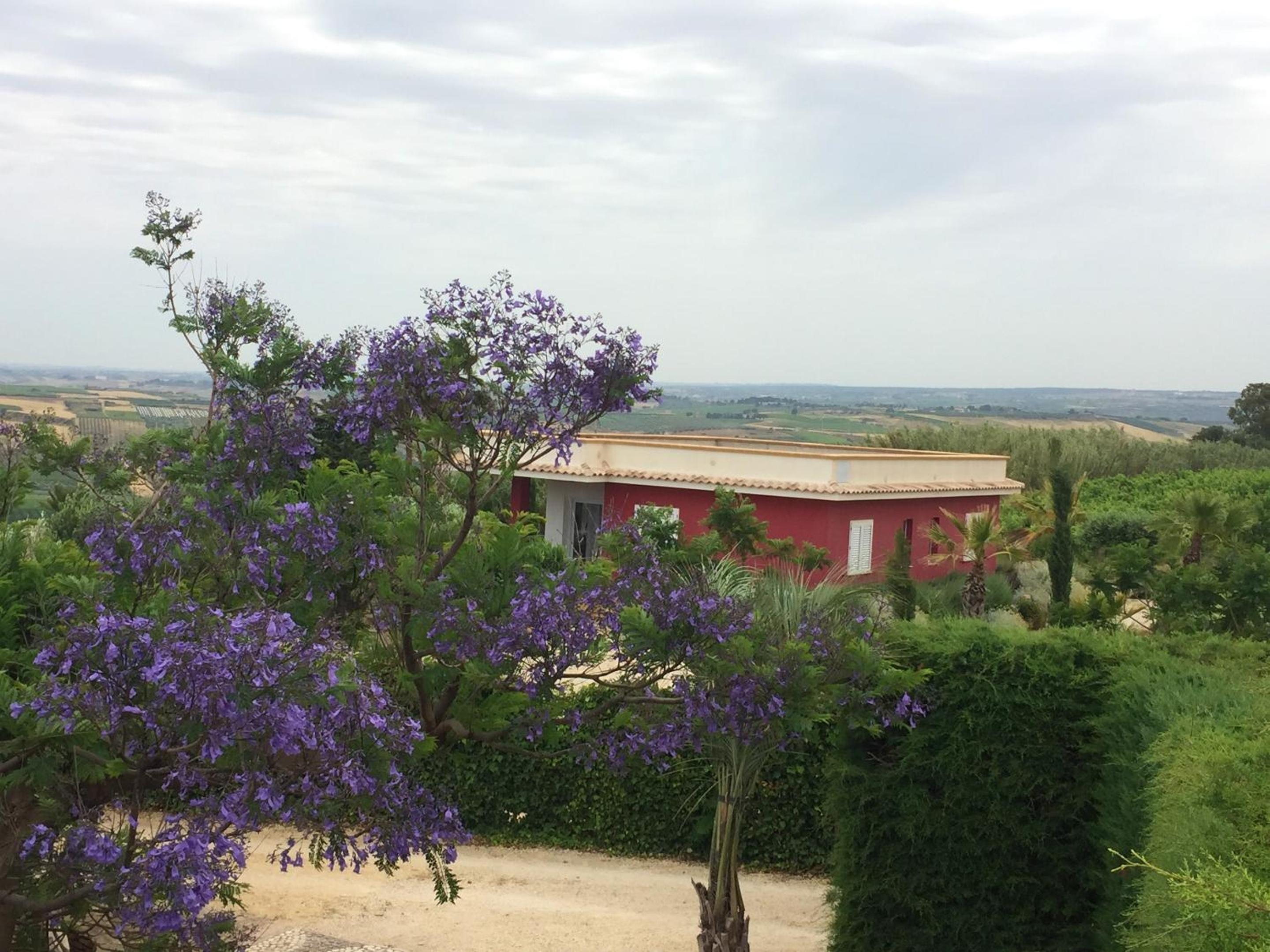 Picturesque Villa in Sciacca with Sea View and Garden view 4