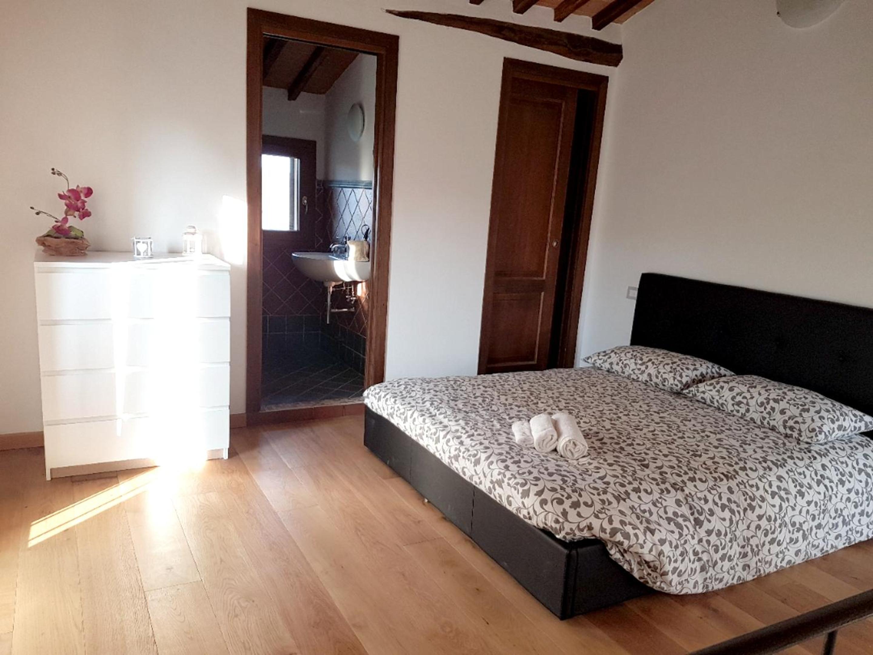 Charming Villa in Le Scotte with Private Pool