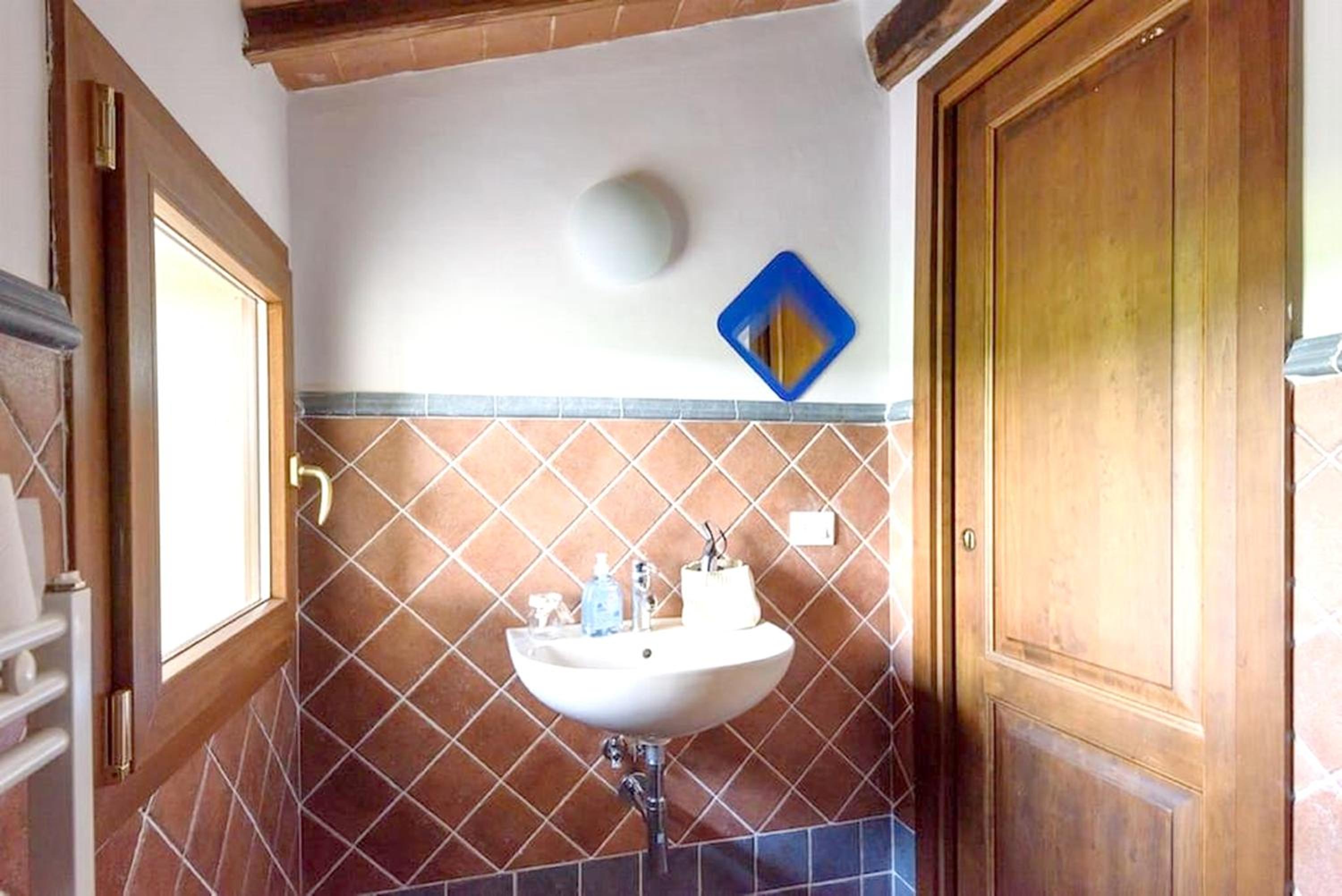 Charming Villa in Le Scotte with Private Pool