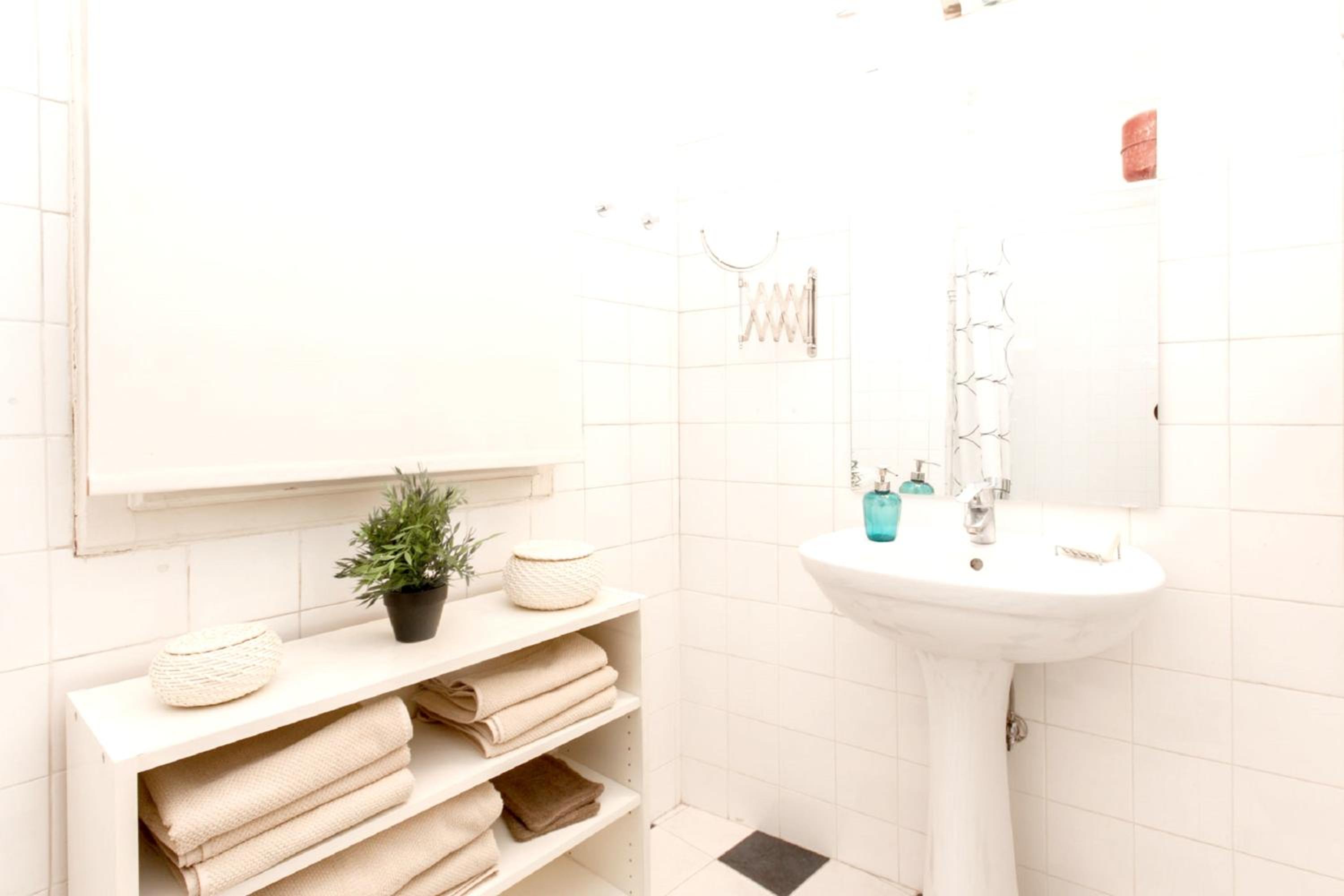 Spacious apartment in Budapest city centre with fireplace