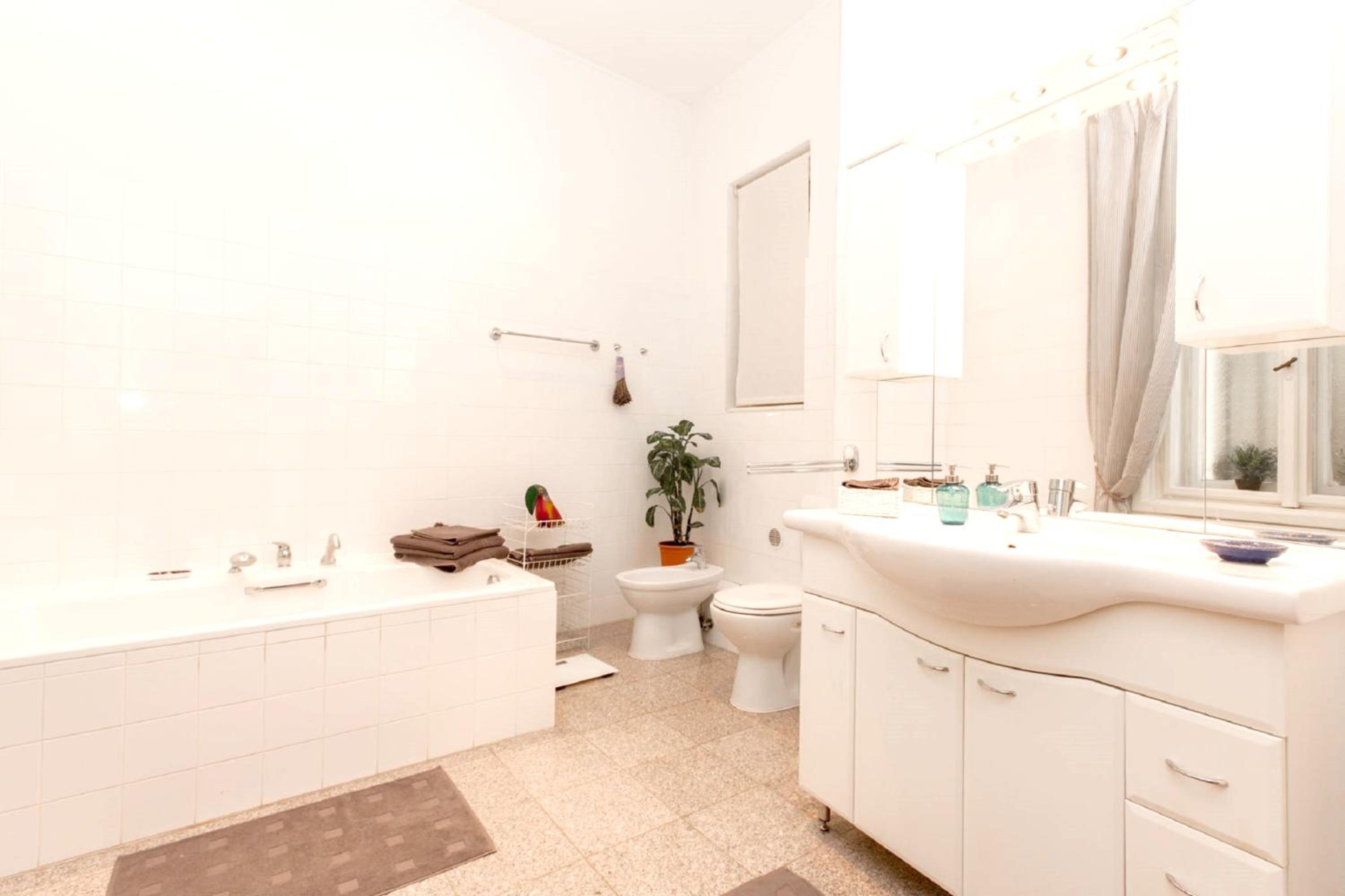 Spacious apartment in Budapest city centre with fireplace