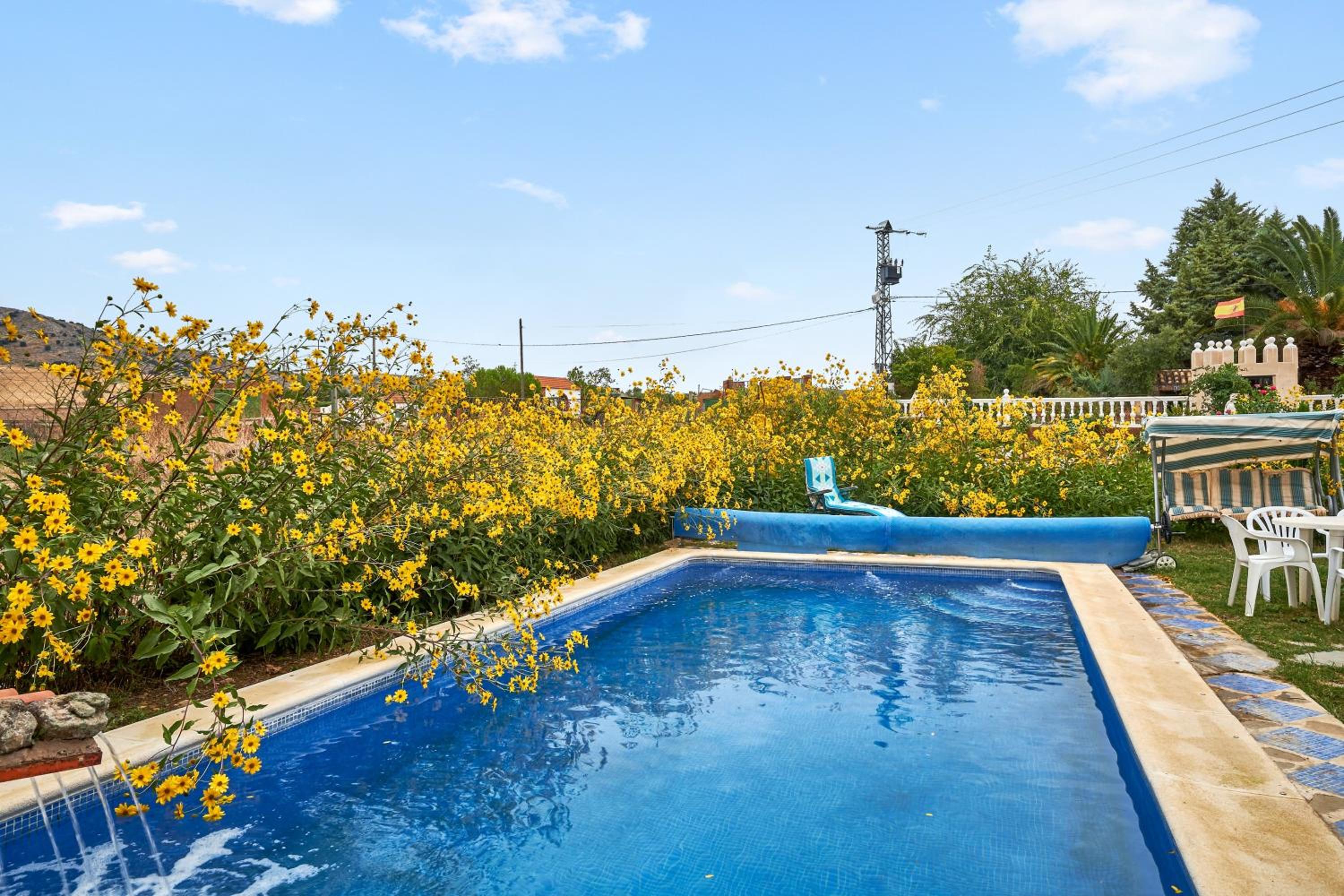Spacious villa with pool in Porzuna - 90 m² and mountain view view 4