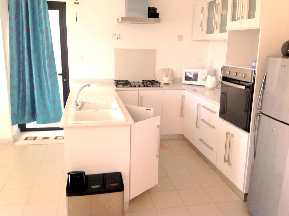 3 bedrooms appartement with shared pool at Flic en Flac view 4