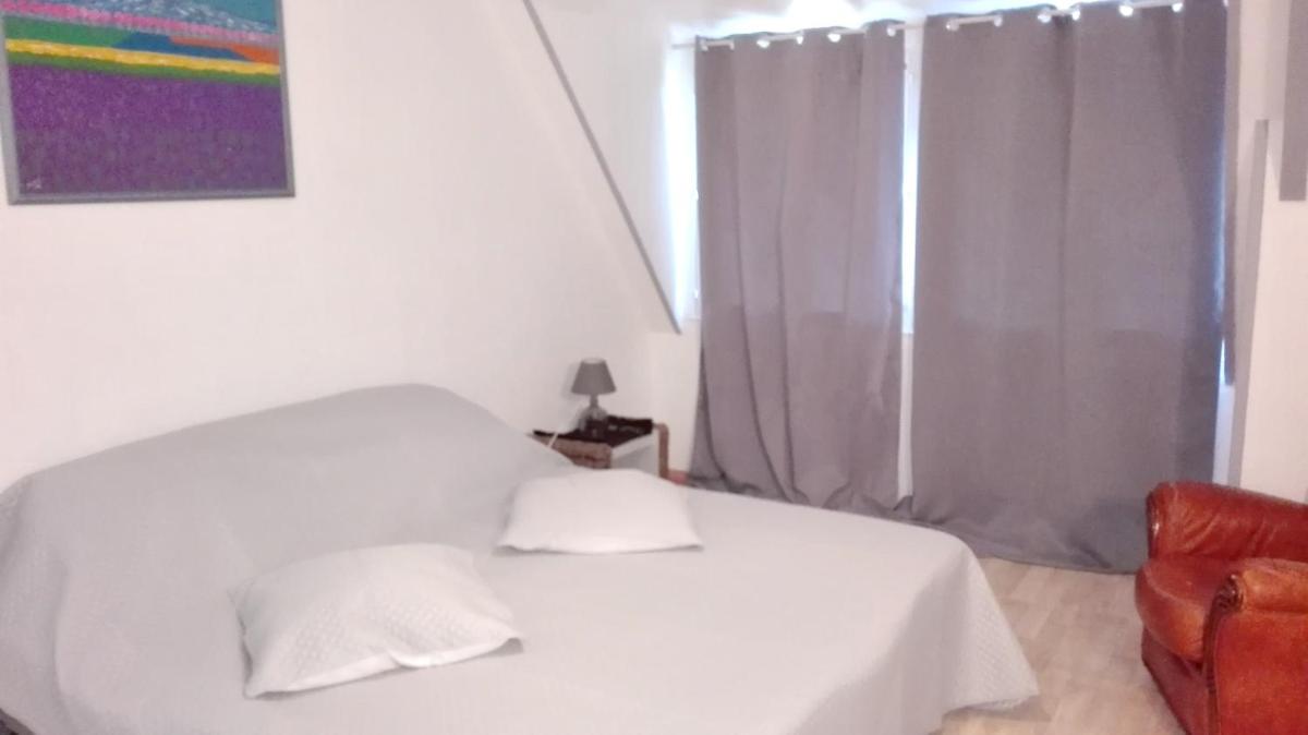 Maison de 2 chambres avec jardin clos et wifi a Sourdeval view 5
