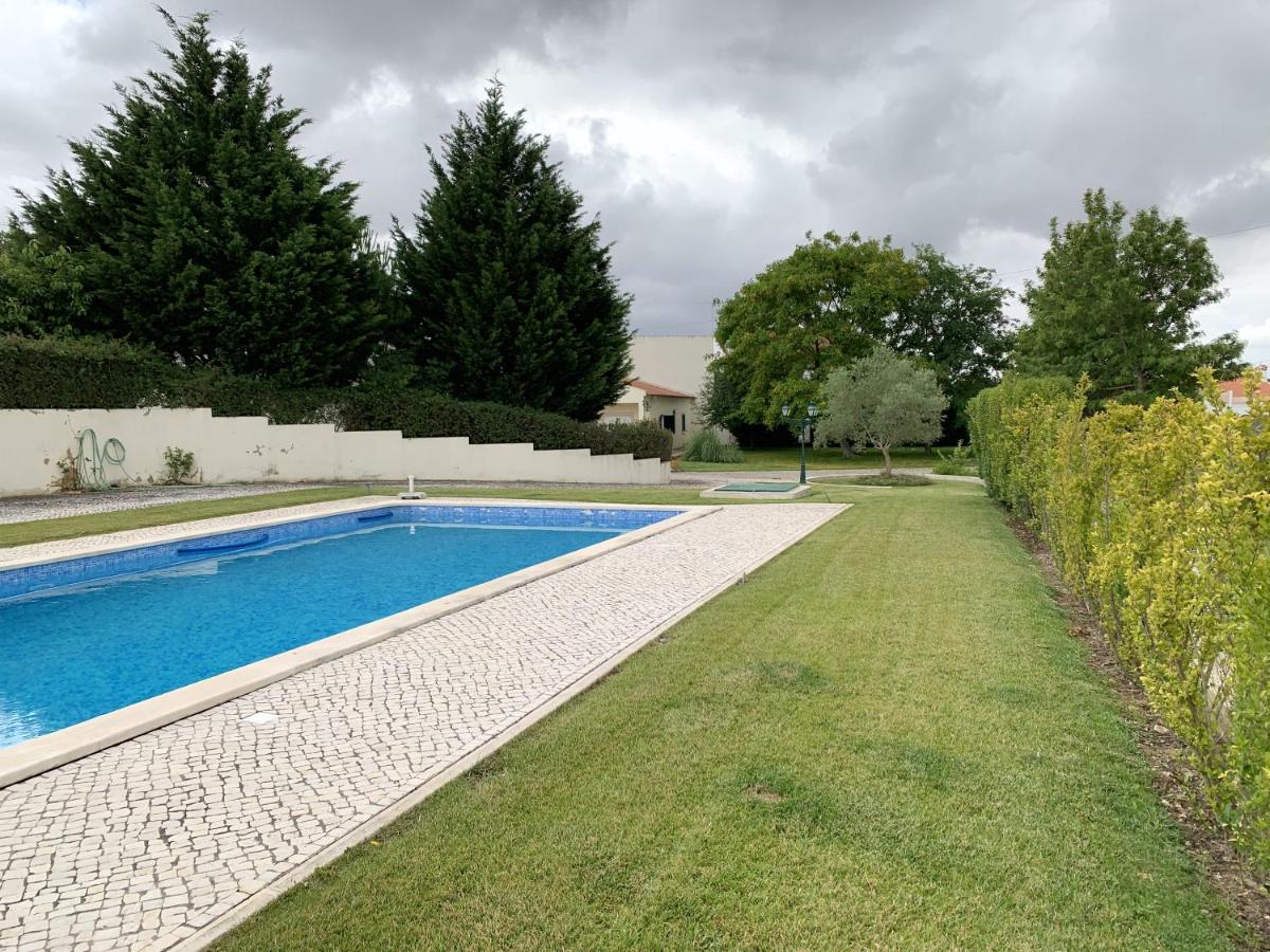 One bedroom house with shared pool enclosed garden and wifi at Alcanhoes