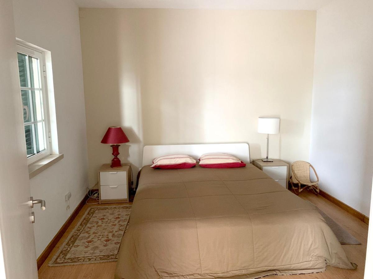 One bedroom house with shared pool enclosed garden and wifi at Alcanhoes