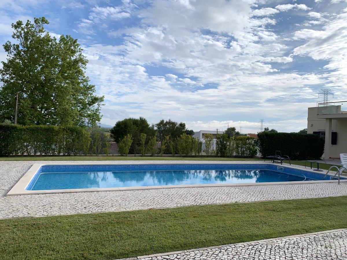 One bedroom house with shared pool enclosed garden and wifi at Alcanhoes
