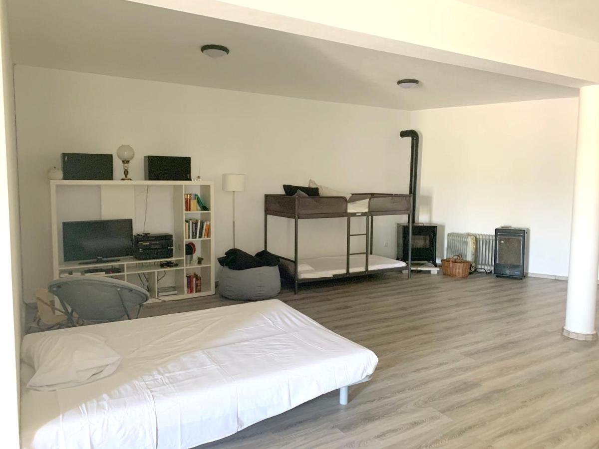 One bedroom house with shared pool enclosed garden and wifi at Alcanhoes