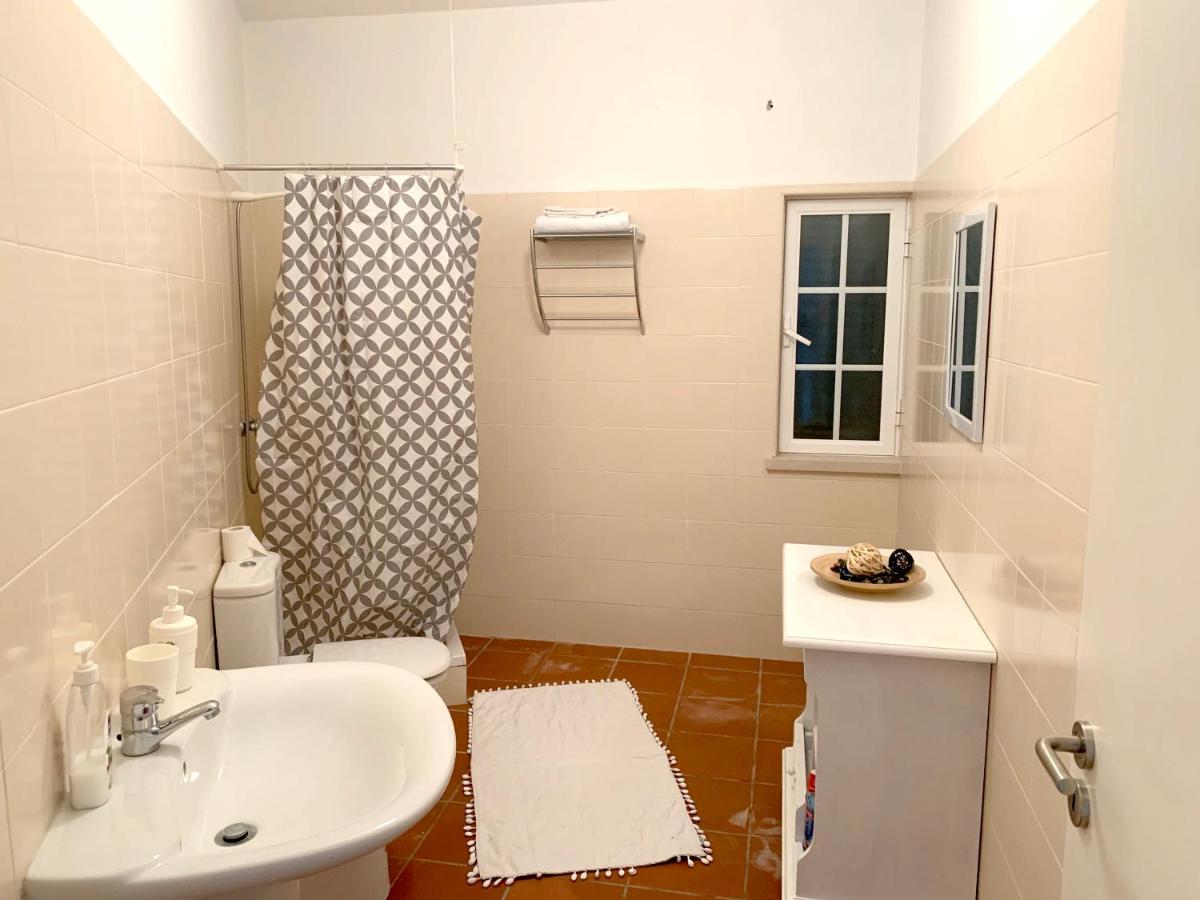One bedroom house with shared pool enclosed garden and wifi at Alcanhoes