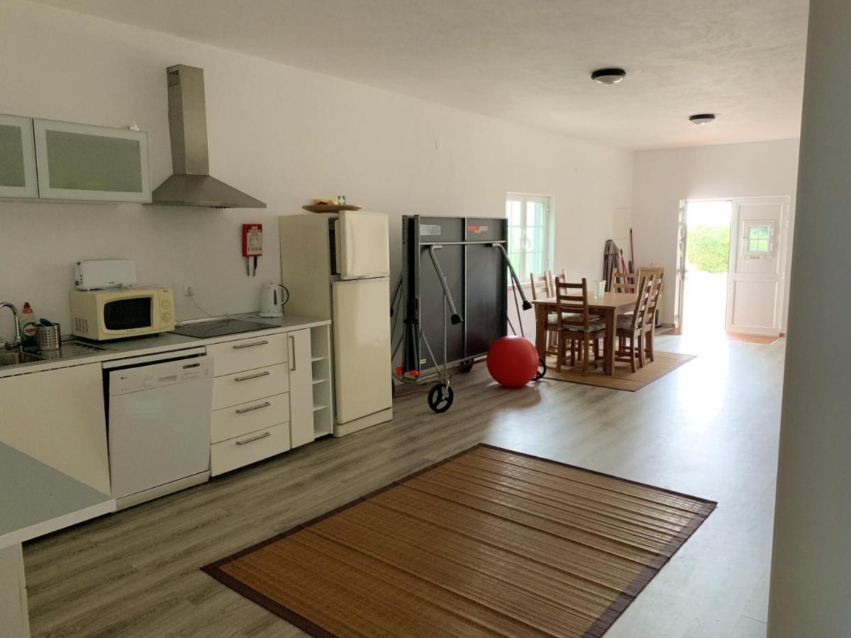 One bedroom house with shared pool enclosed garden and wifi at Alcanhoes