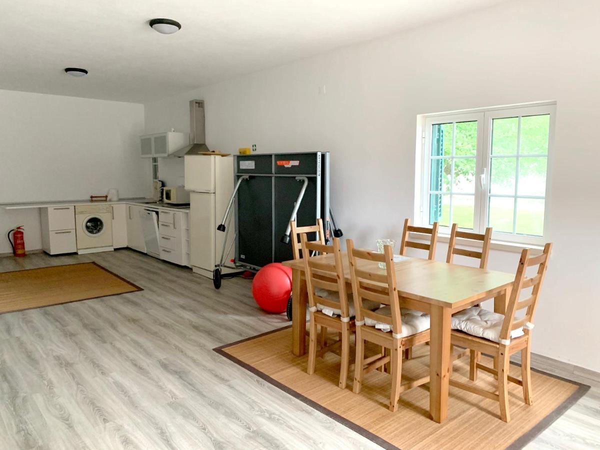 One bedroom house with shared pool enclosed garden and wifi at Alcanhoes