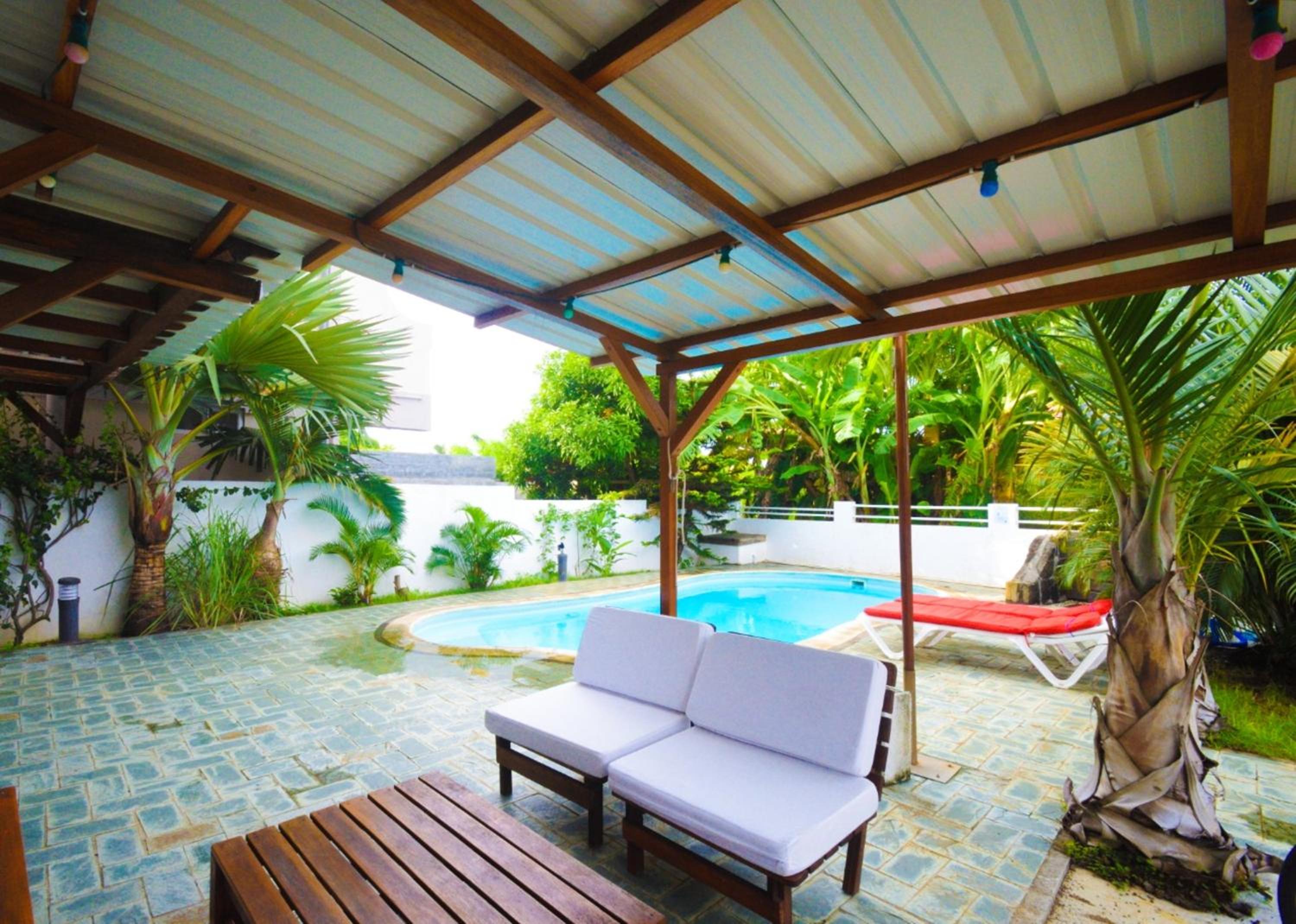 Charming Apartment in Pereybere Pool view 2