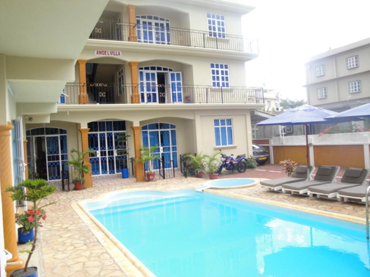 Studio at Pointe aux piments 200 m away from the beach with shared pool balcony and wifi view 3